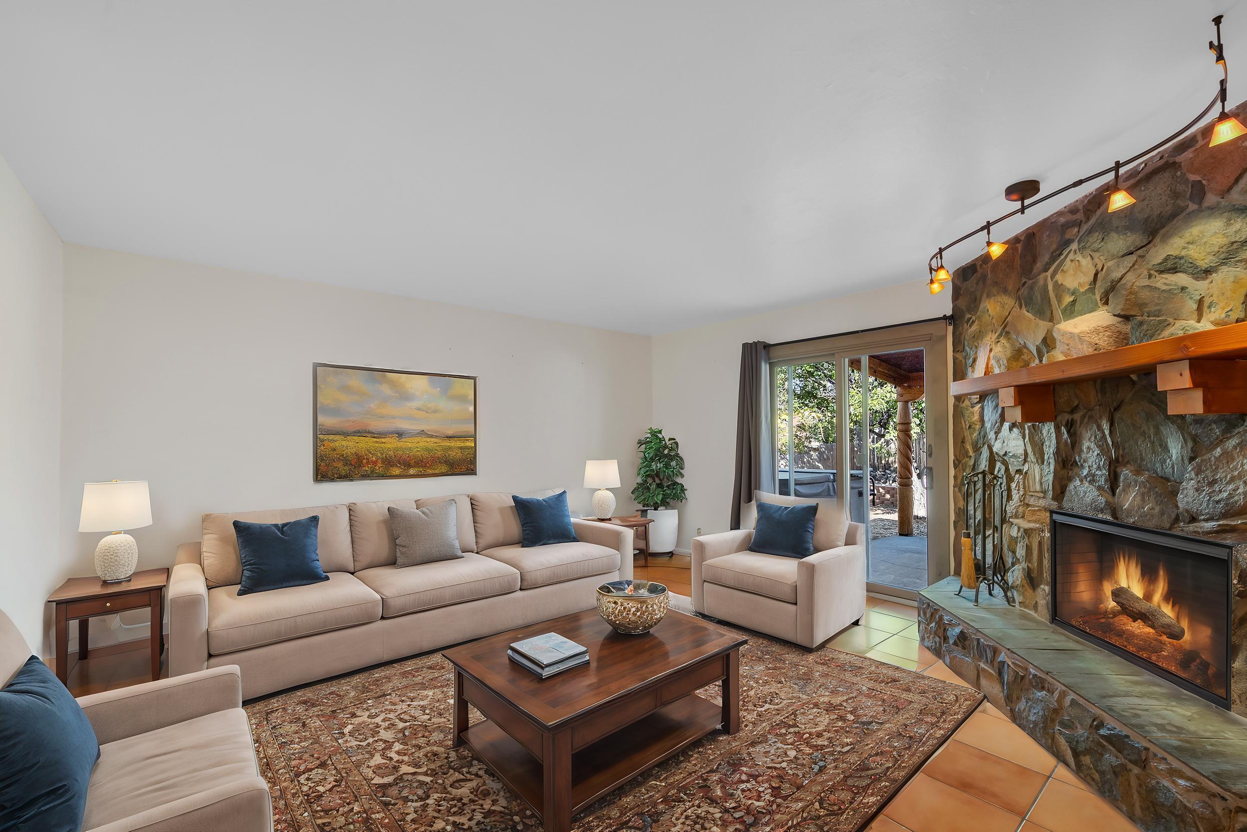 901 POCO CERRO Court SE