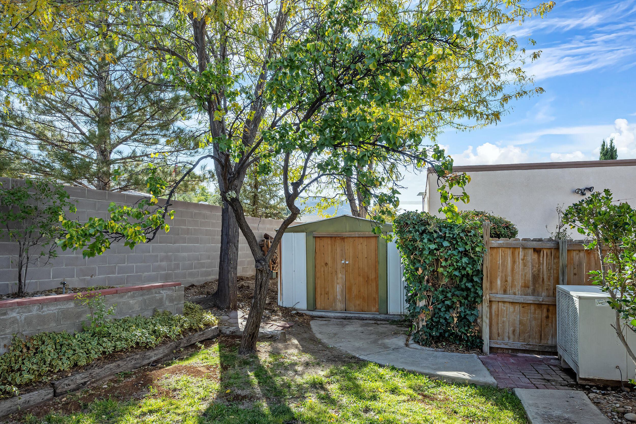 901 POCO CERRO Court SE