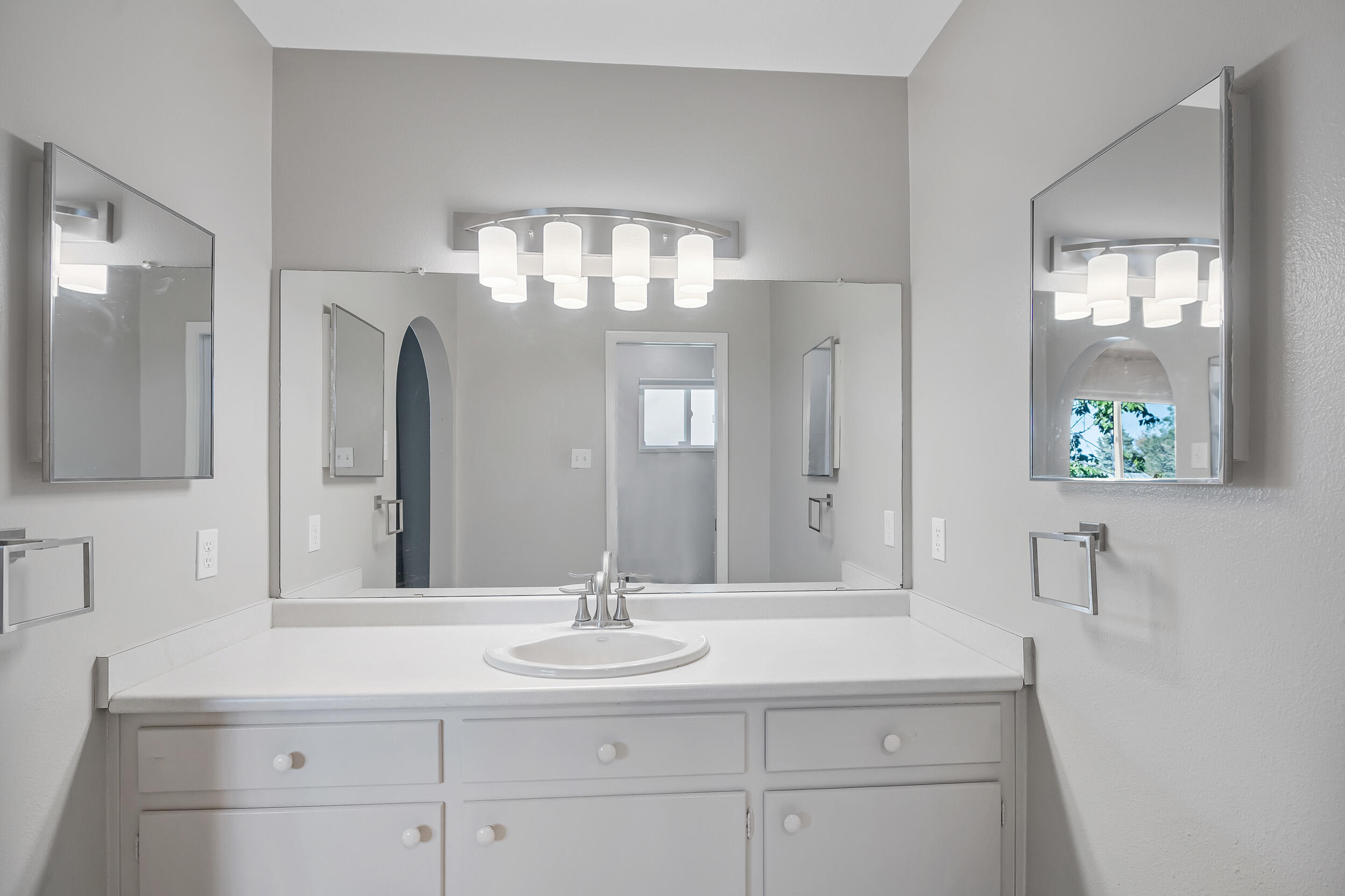 901 POCO CERRO Court SE