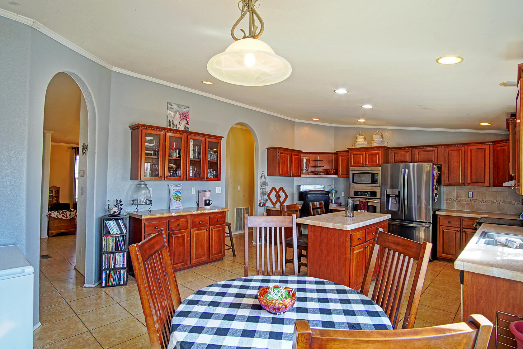 570 MEADOWLAKE Road