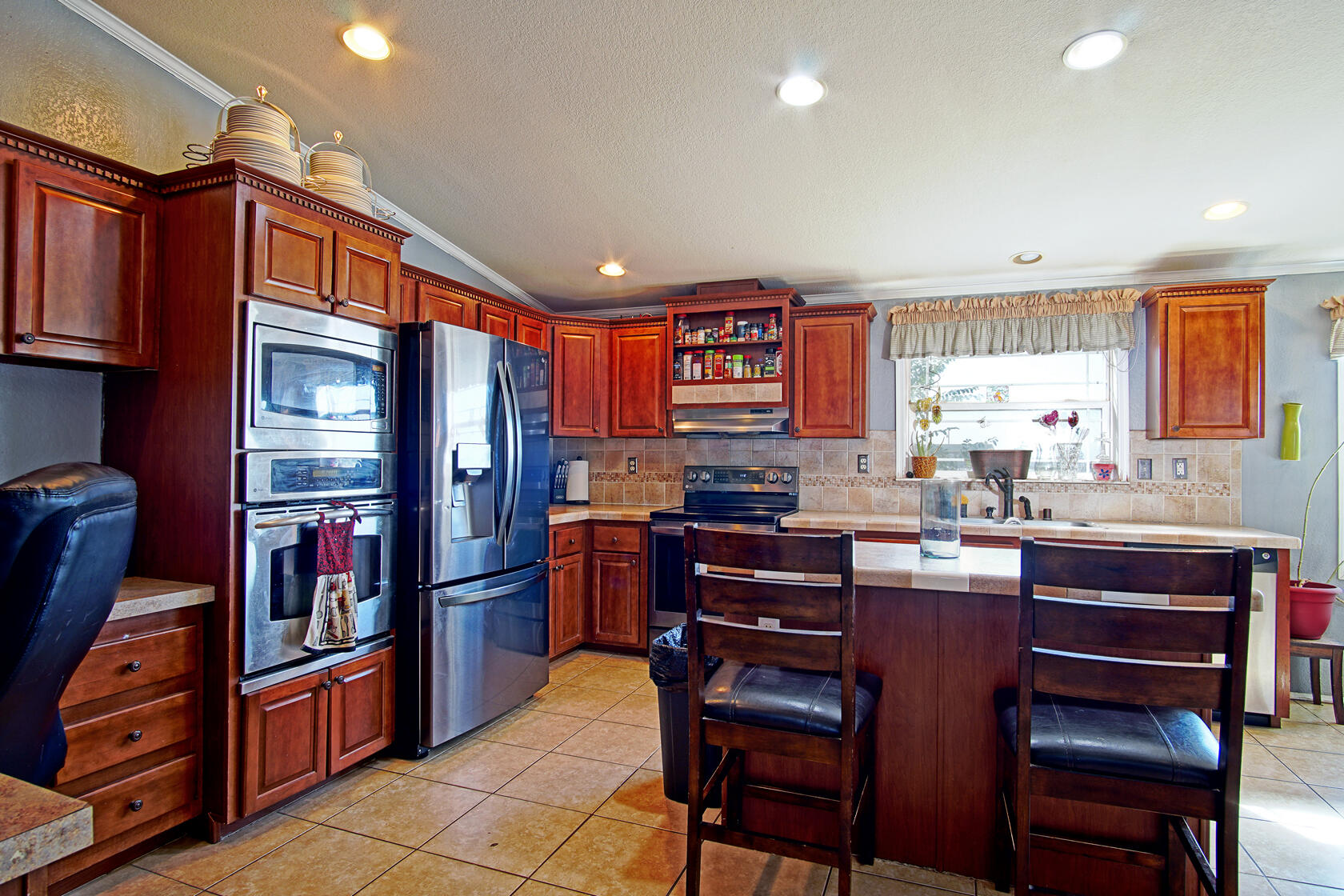 570 MEADOWLAKE Road