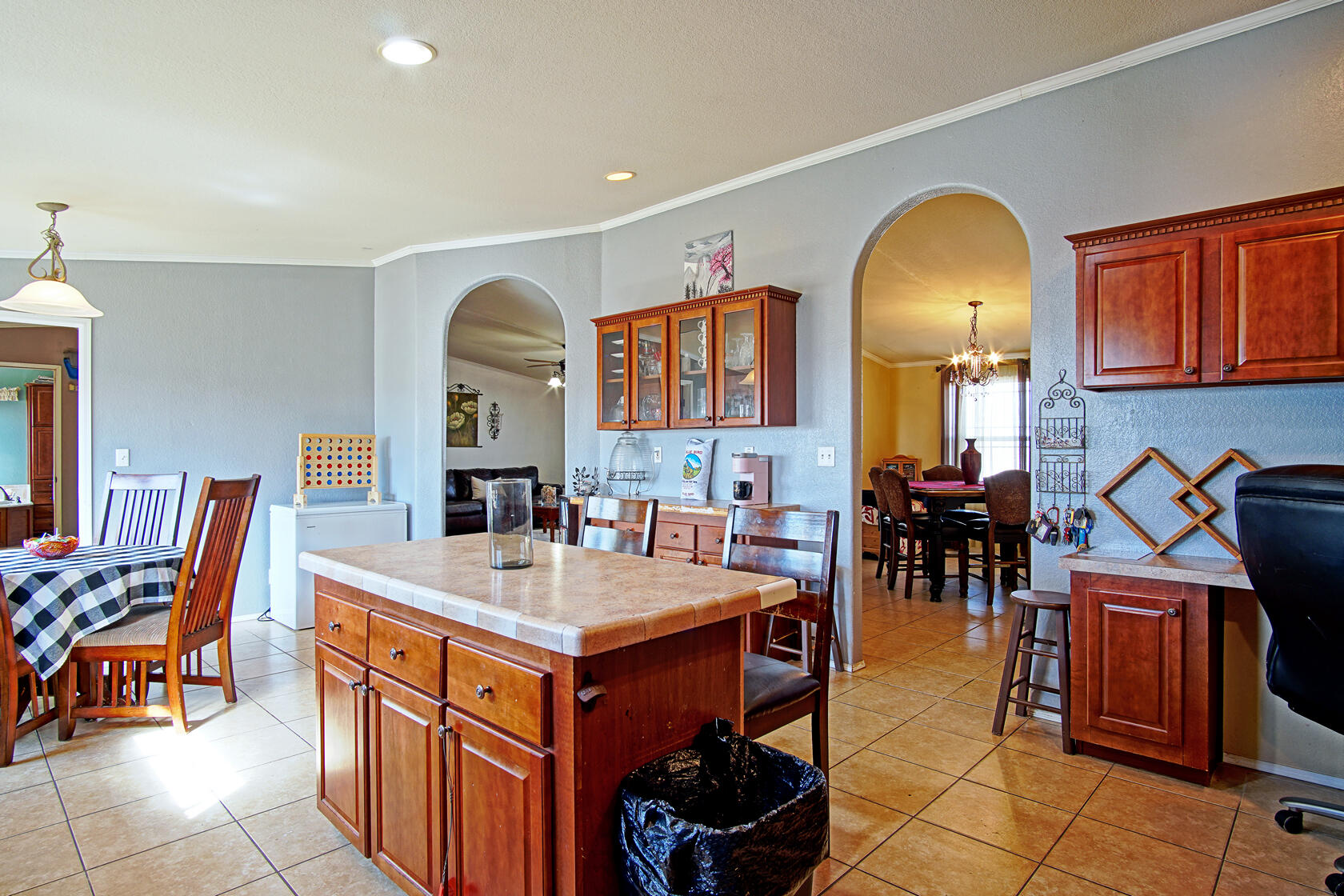 570 MEADOWLAKE Road