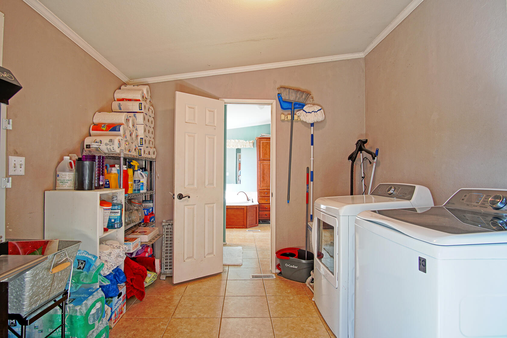570 MEADOWLAKE Road