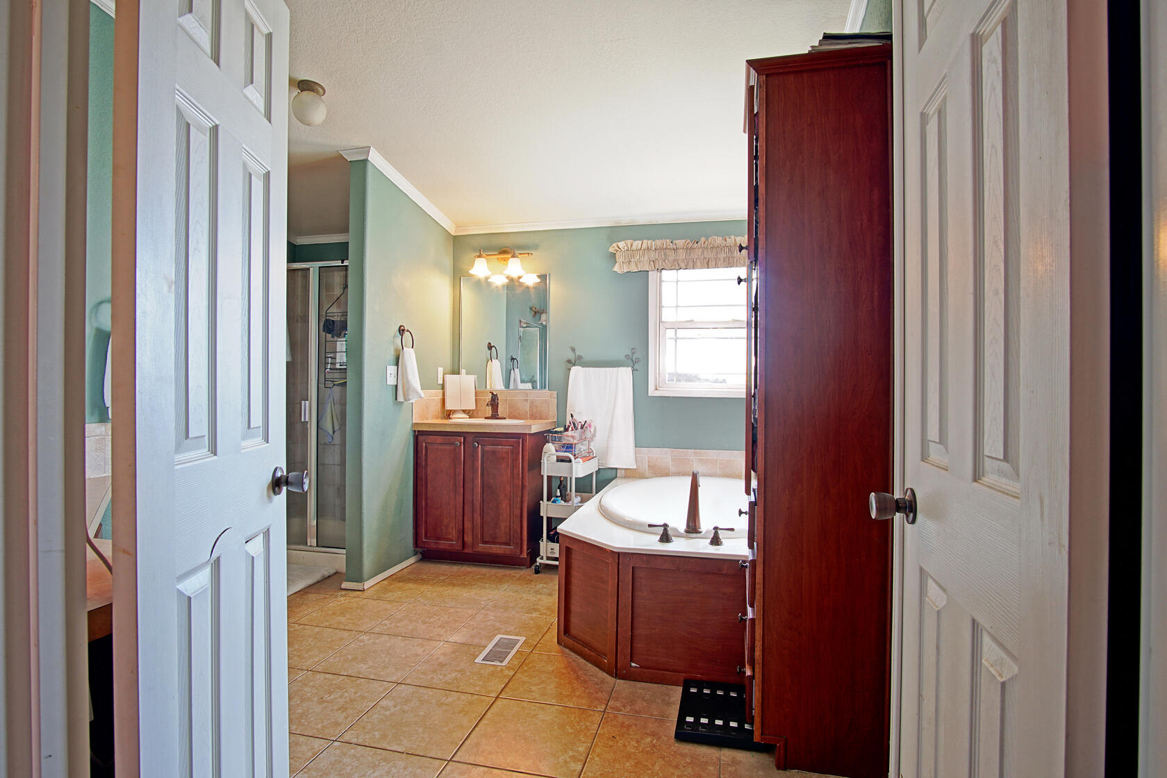 570 MEADOWLAKE Road