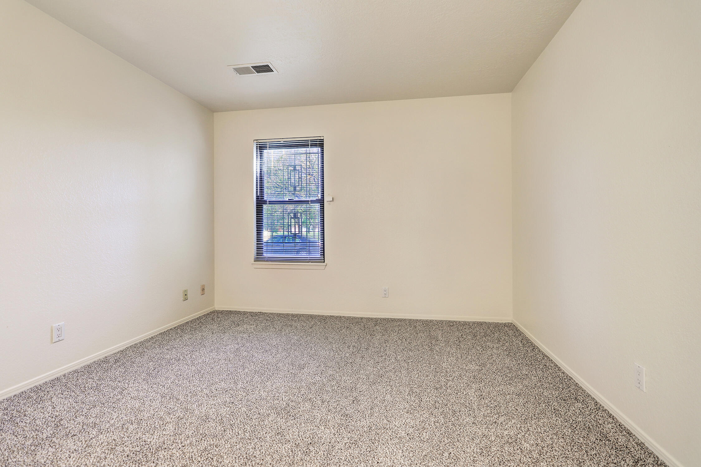 409 Rock Creek Park Avenue NE