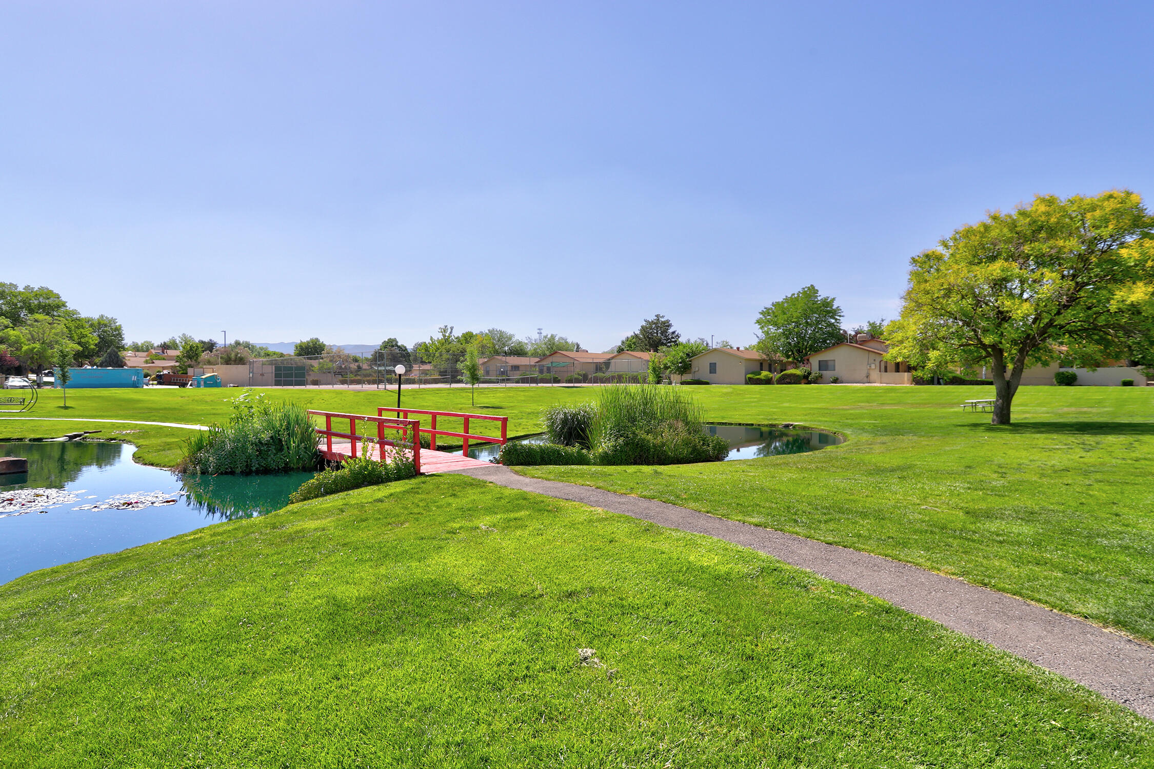 409 Rock Creek Park Avenue NE