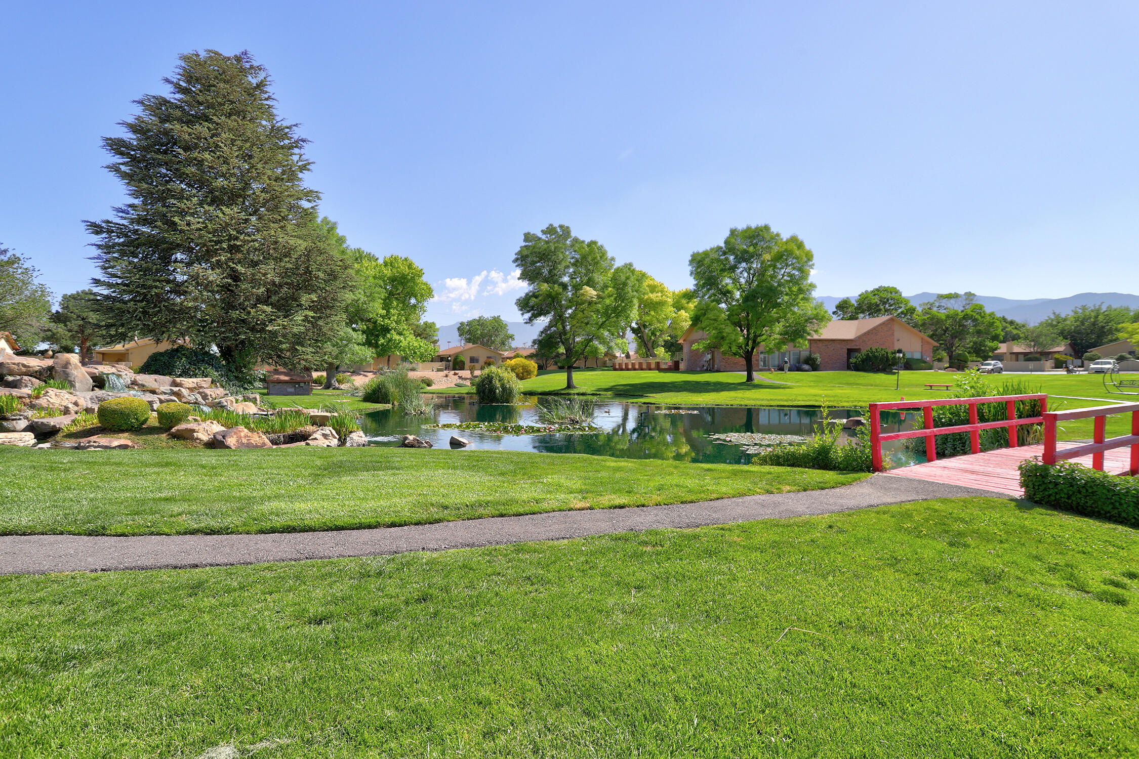 409 Rock Creek Park Avenue NE