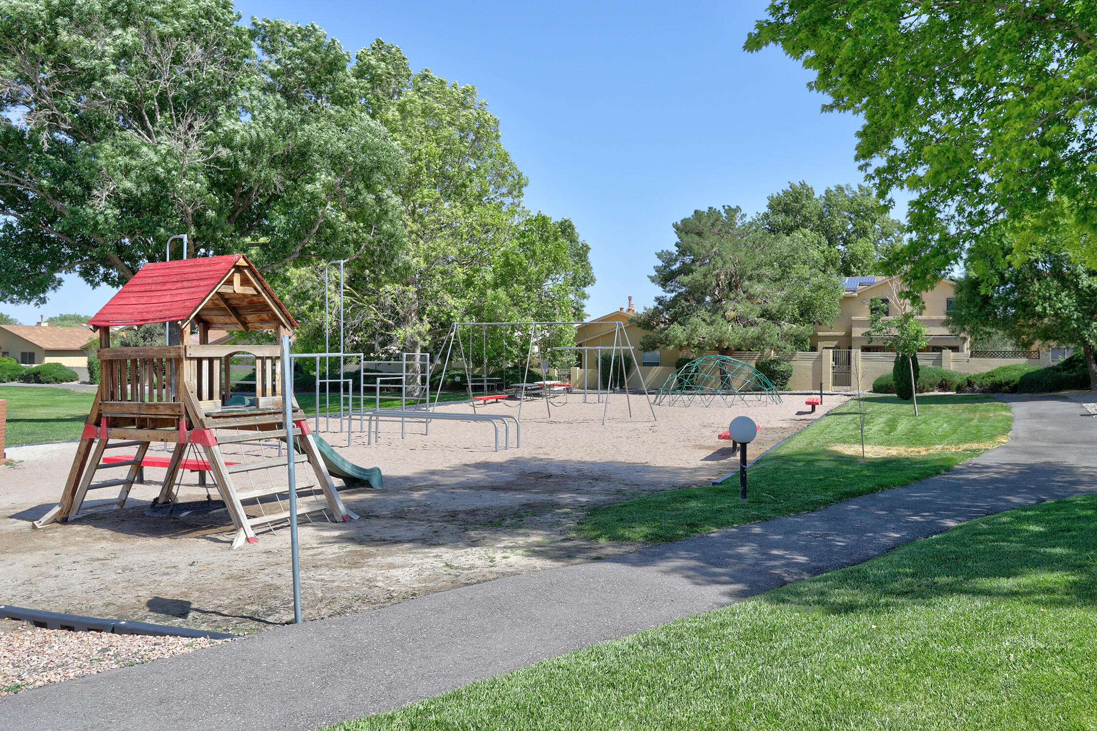 409 Rock Creek Park Avenue NE