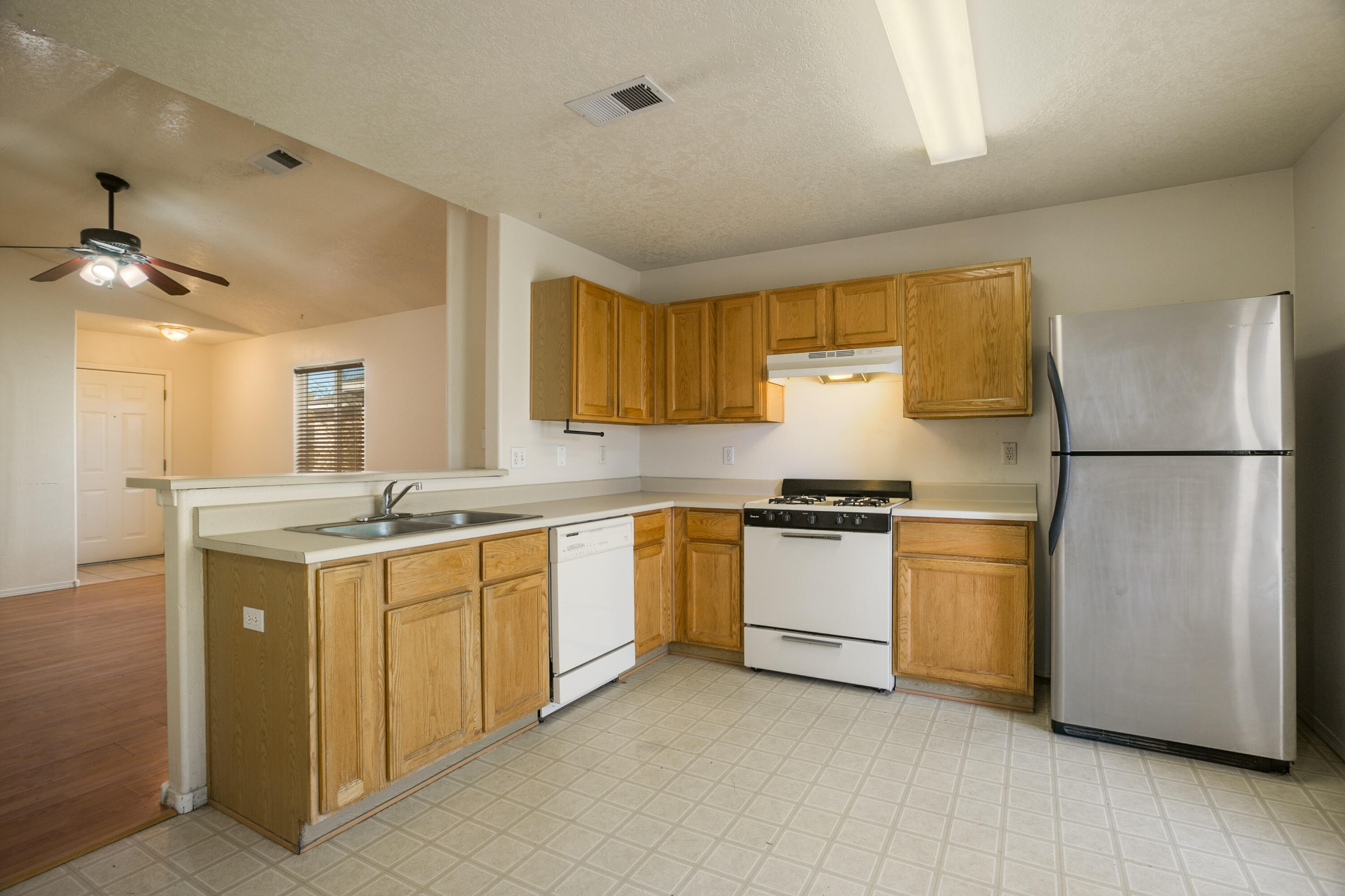 300 SAN TOMAS Lane SW