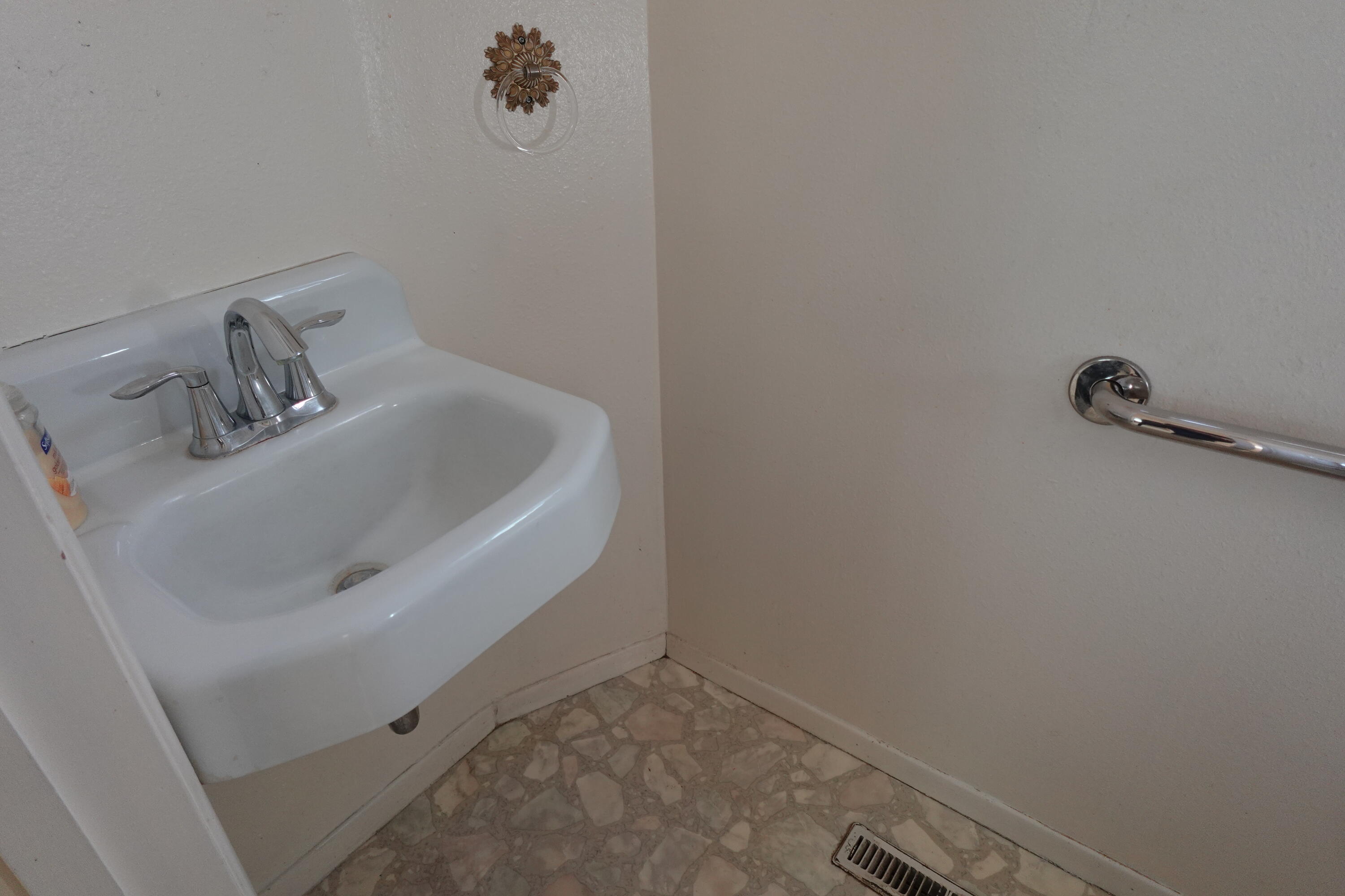 7728 El Conde Avenue NE