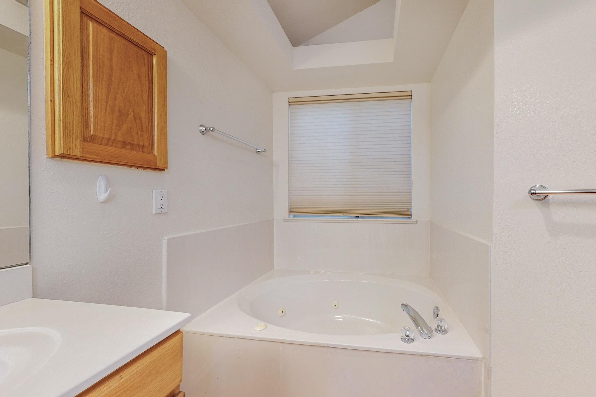 1215 BLUE QUAIL Road NE