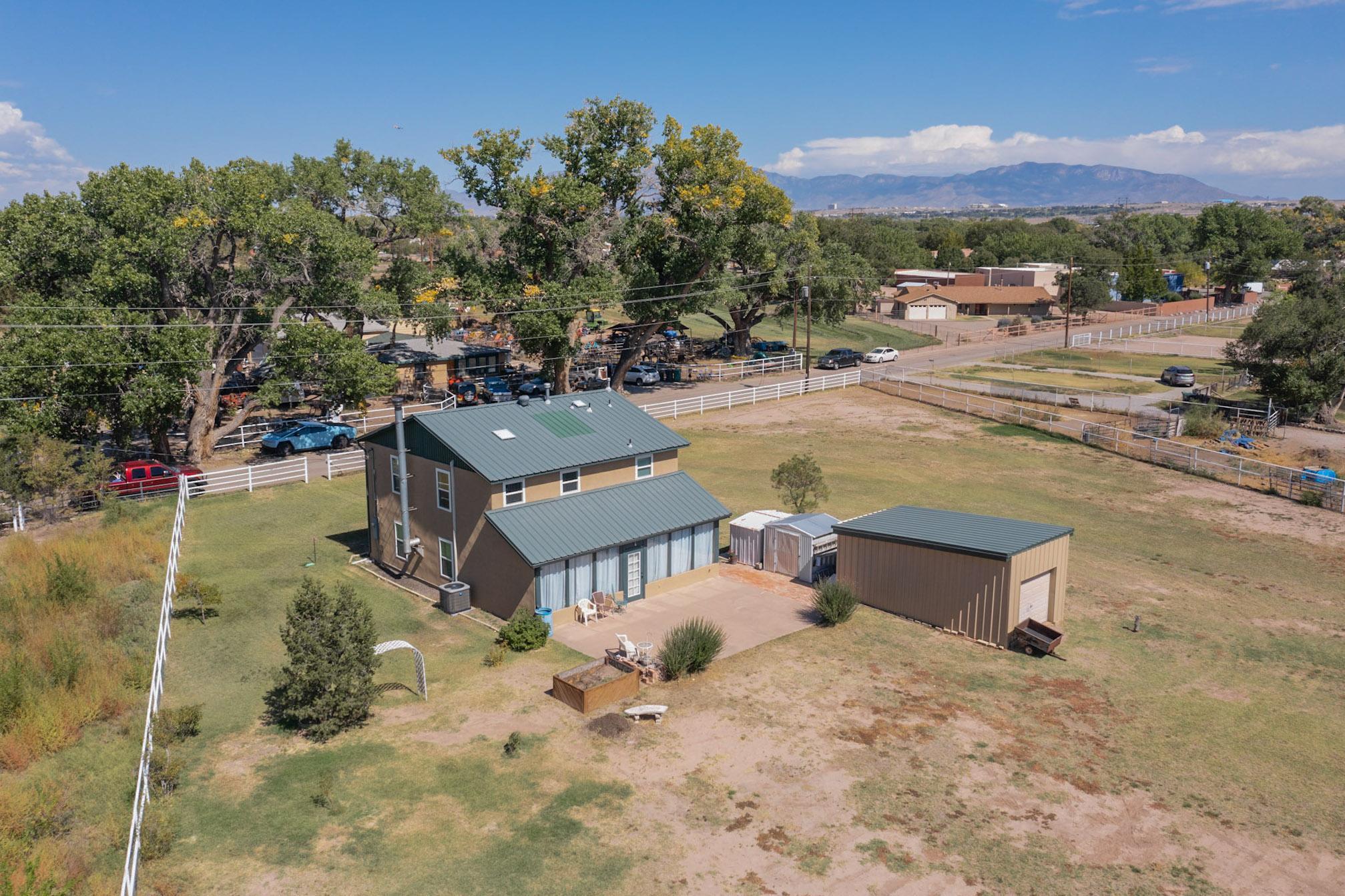 1413 LAKEVIEW Road SW