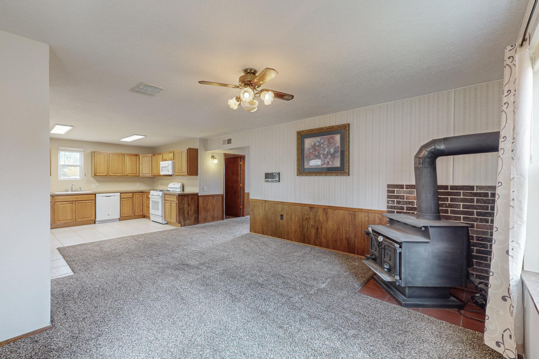 1413 LAKEVIEW Road SW