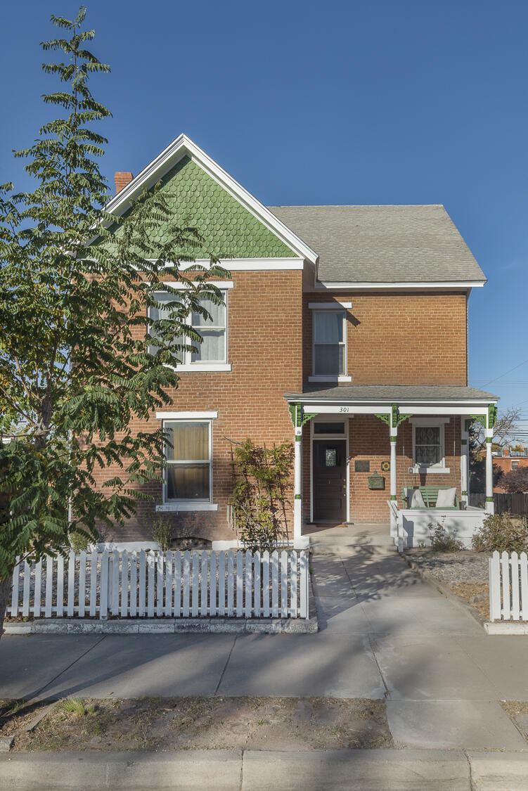 301 EDITH Boulevard SE