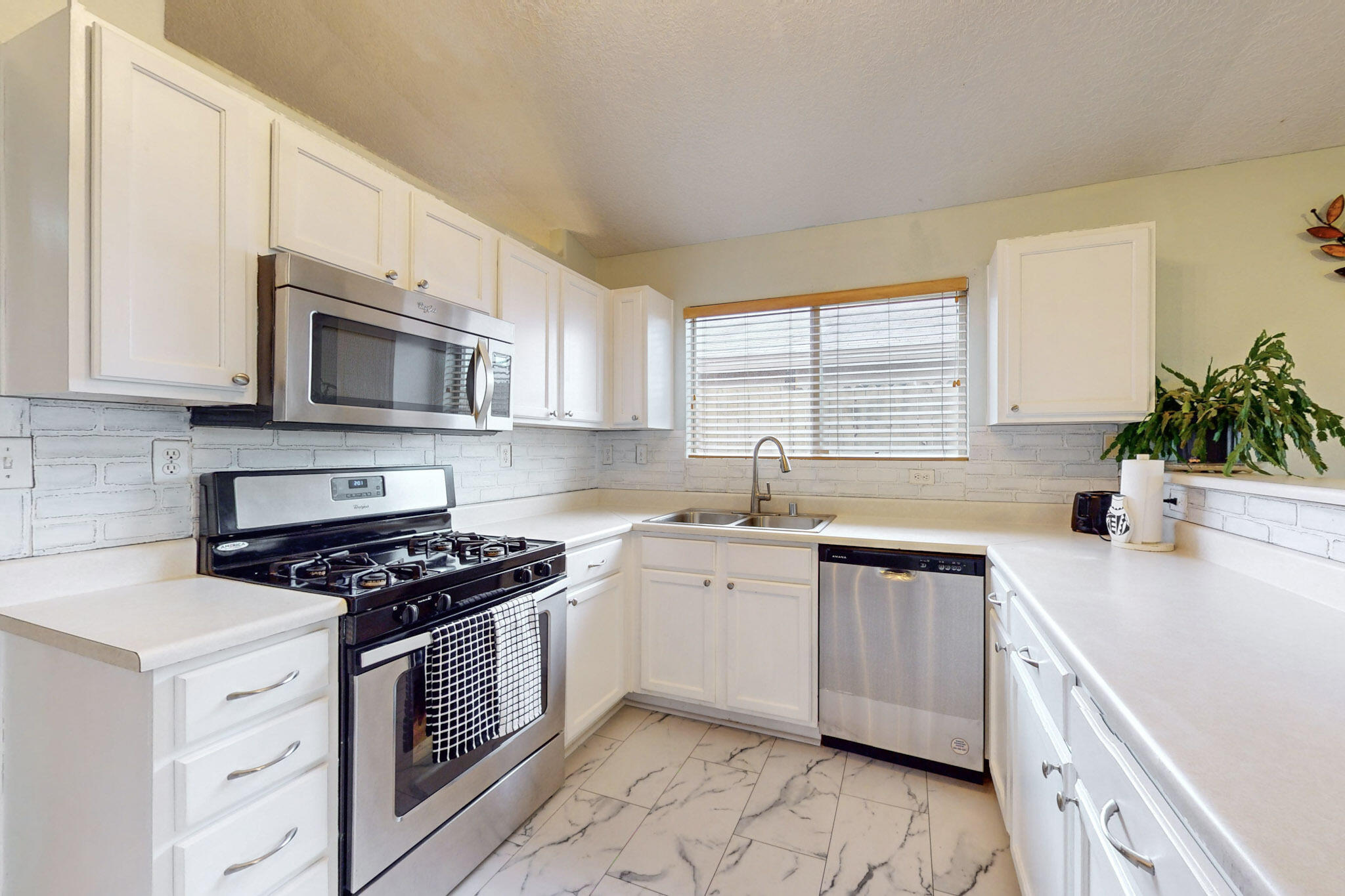 6116 CYONUS Avenue NW