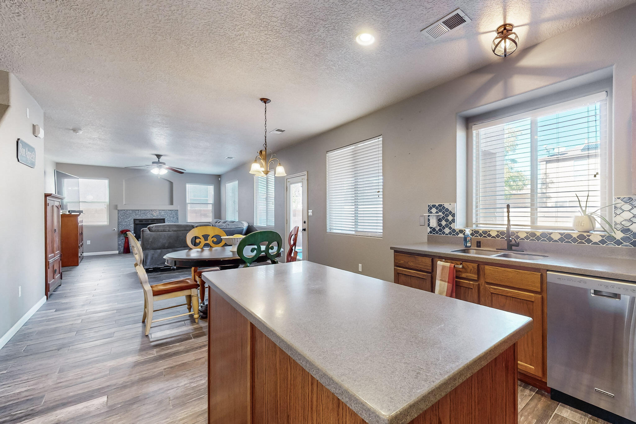 8154 SAND SPRINGS Circle NW