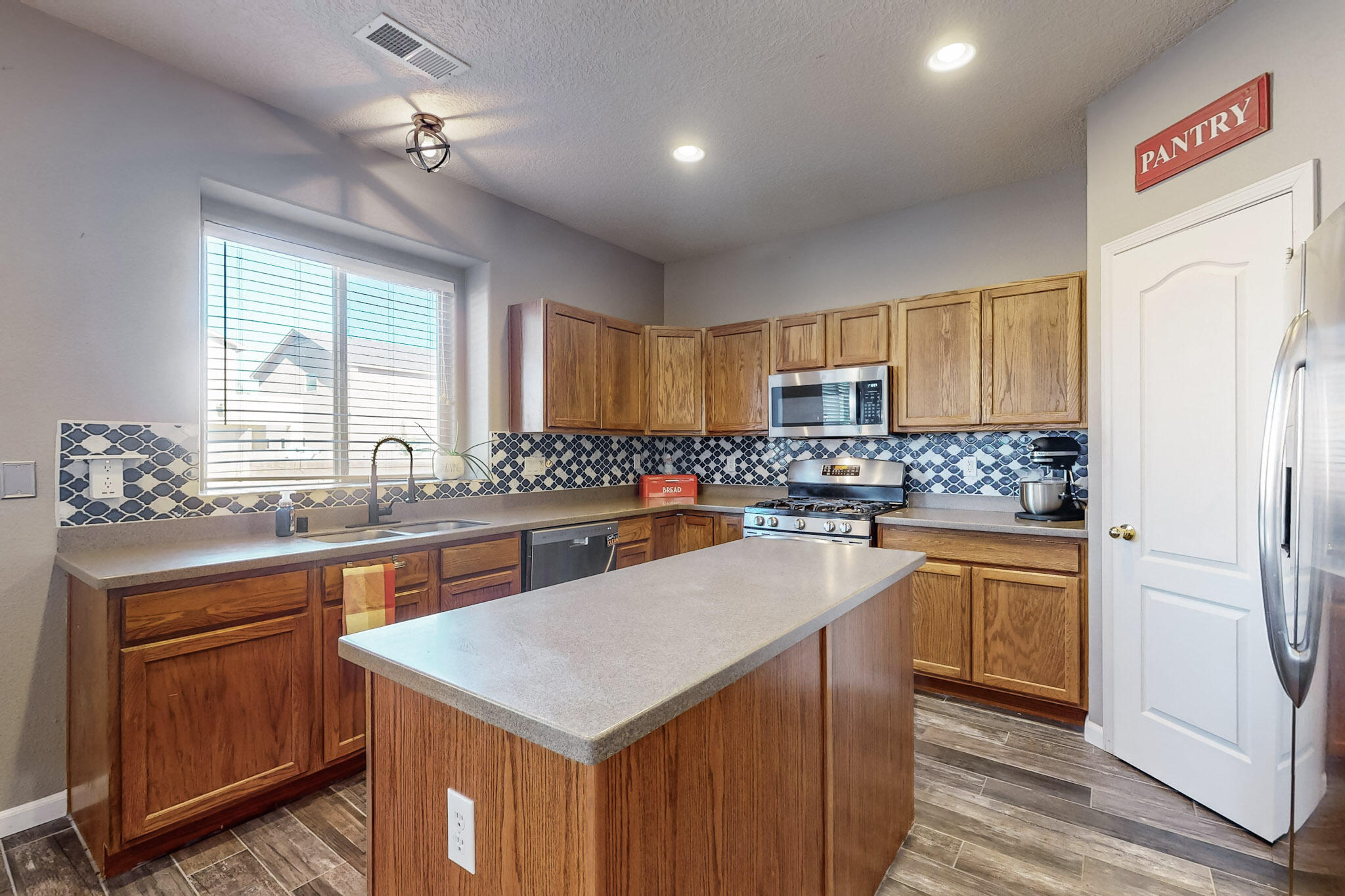 8154 SAND SPRINGS Circle NW