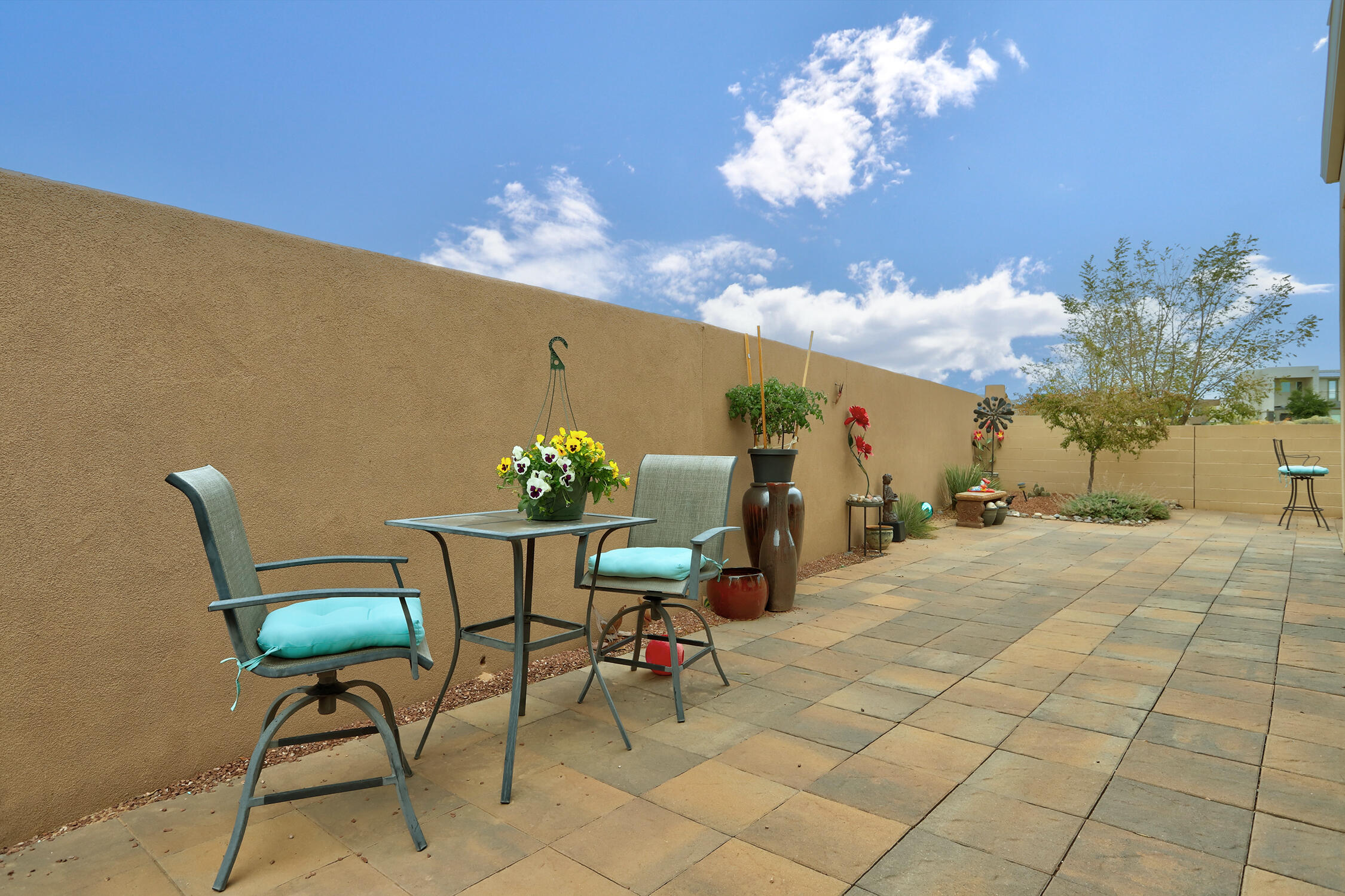 2505 REDONDO SANTA FE NE