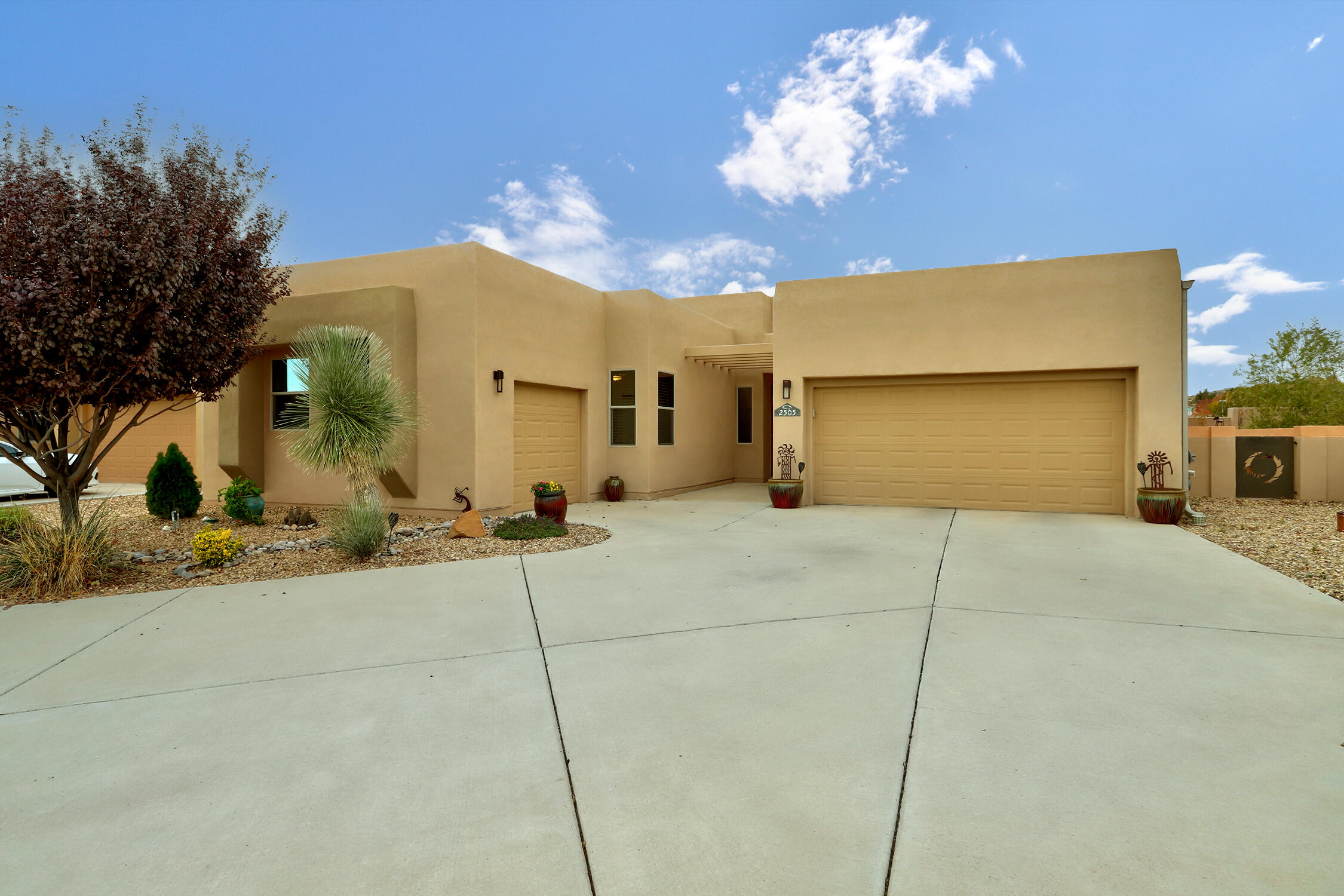 2505 REDONDO SANTA FE NE