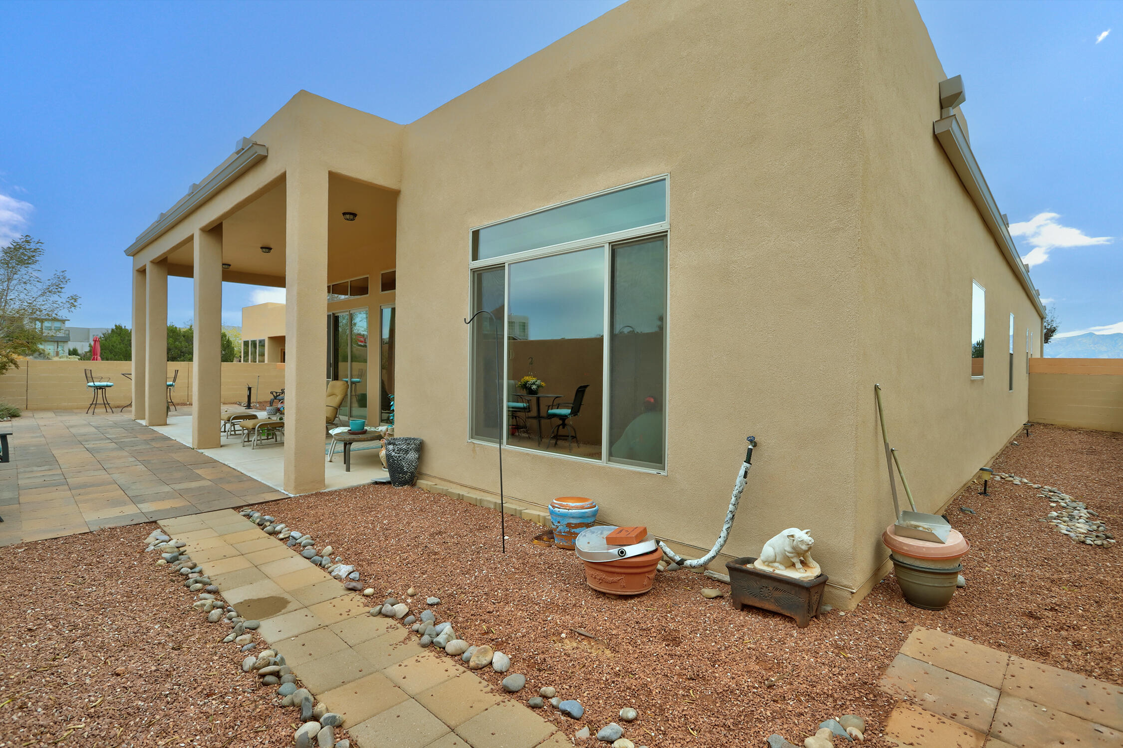 2505 REDONDO SANTA FE NE