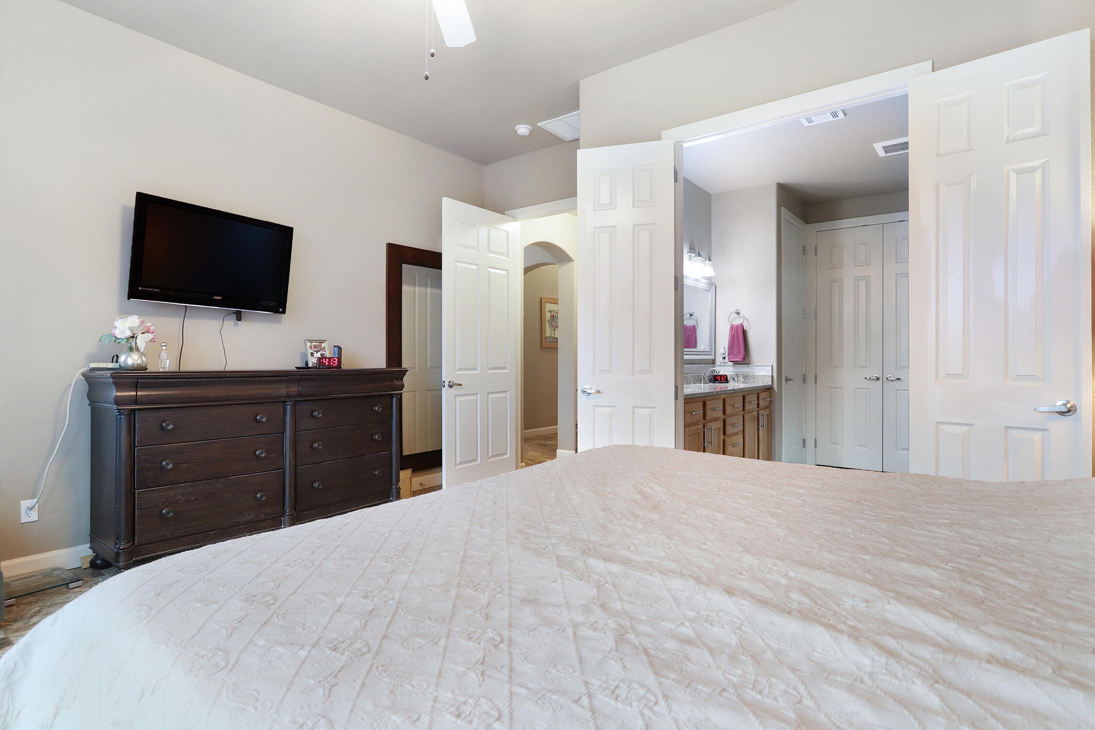2505 REDONDO SANTA FE NE