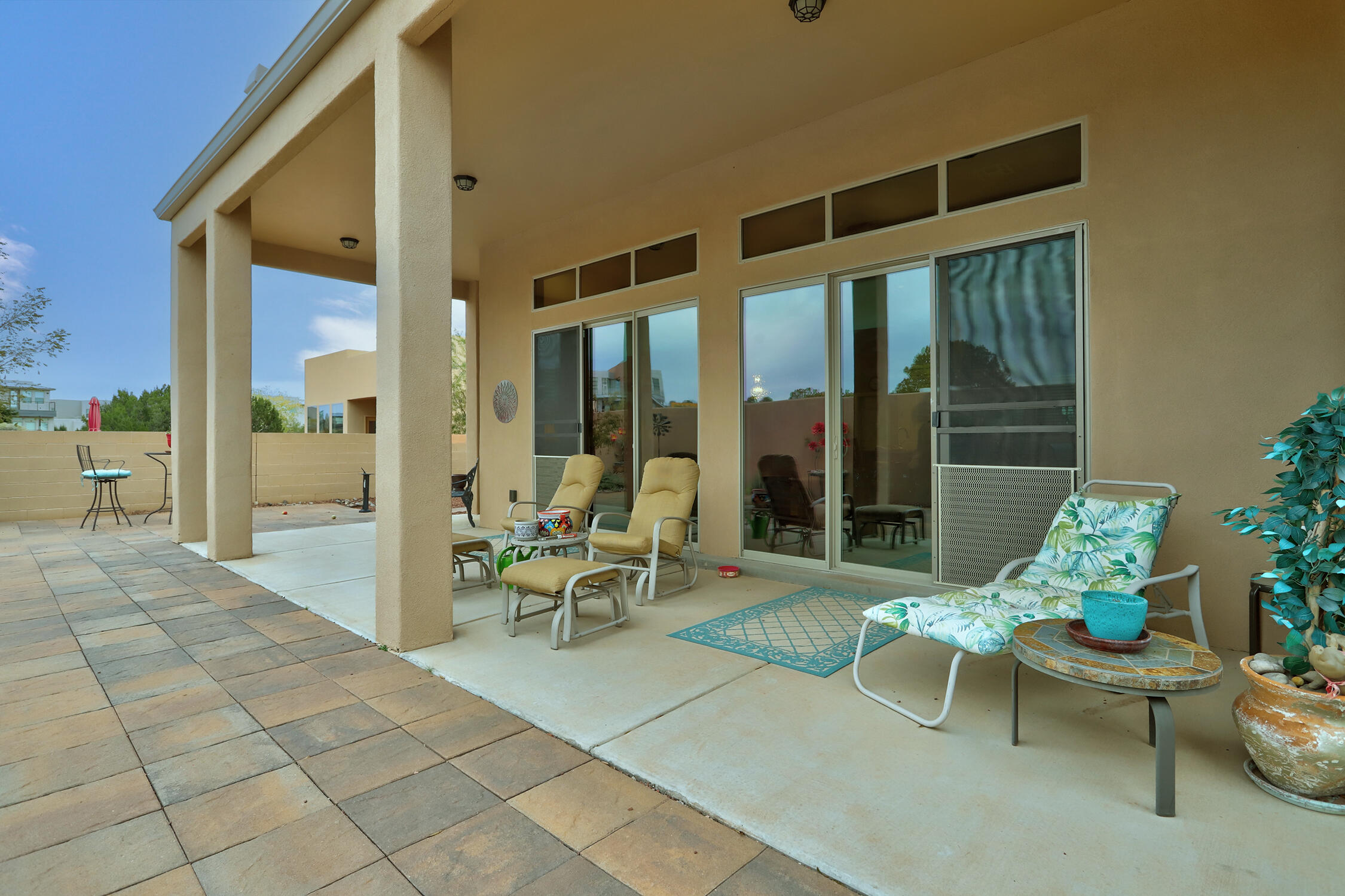 2505 REDONDO SANTA FE NE
