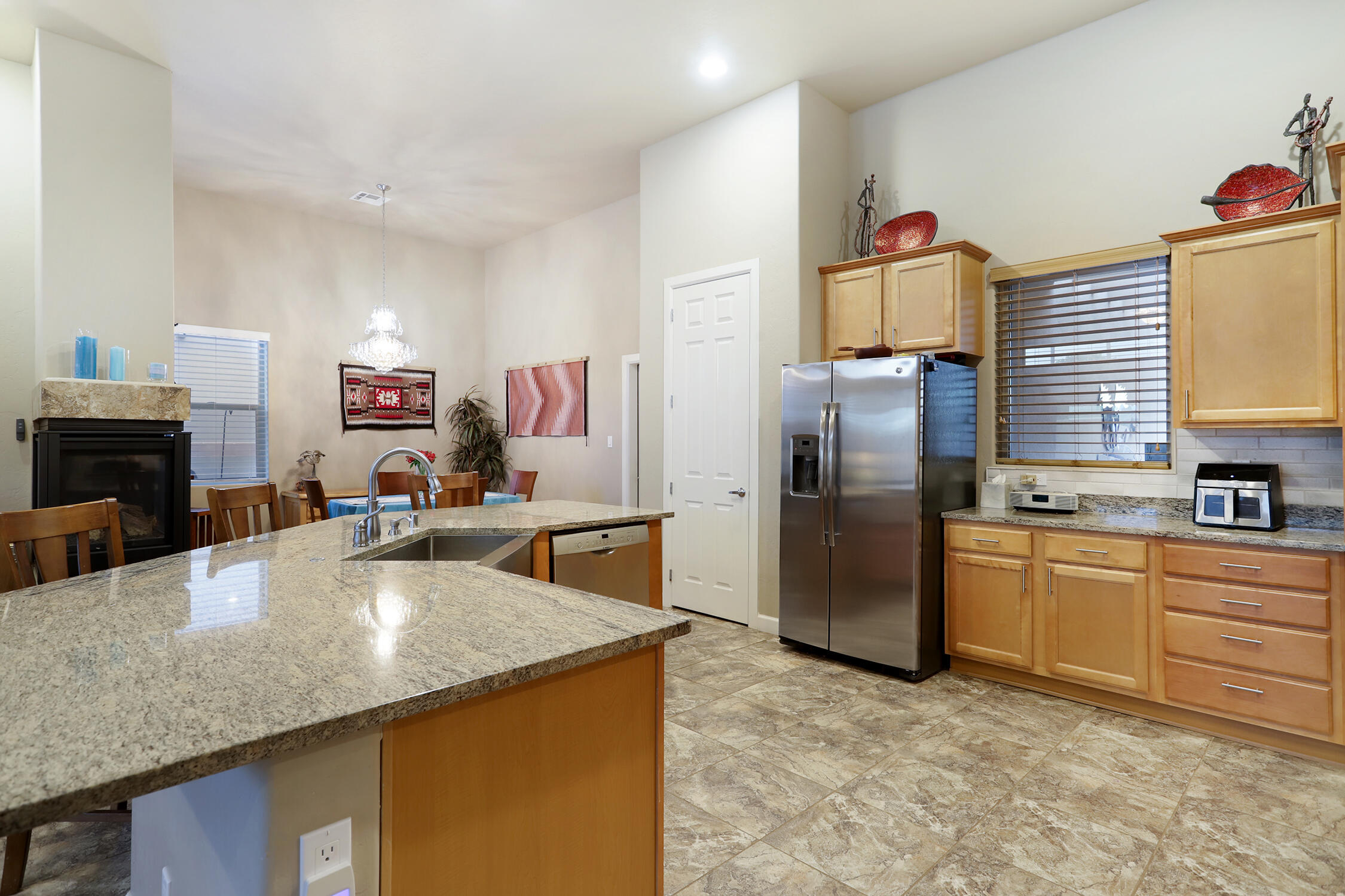 2505 REDONDO SANTA FE NE