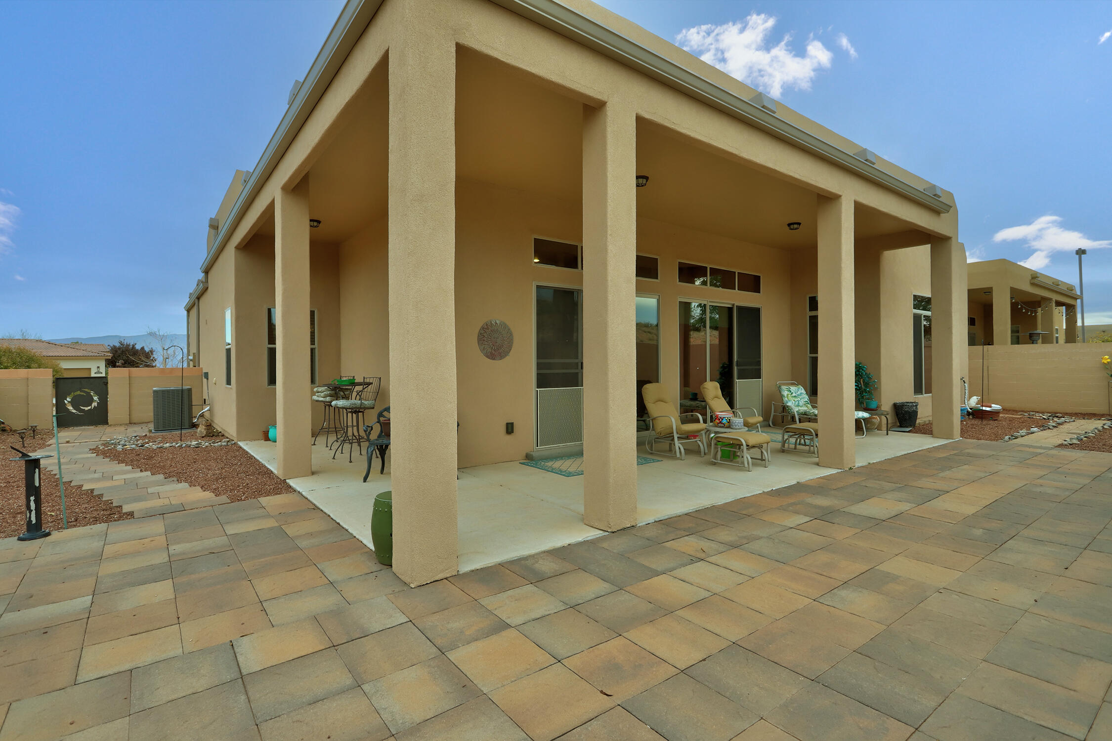 2505 REDONDO SANTA FE NE