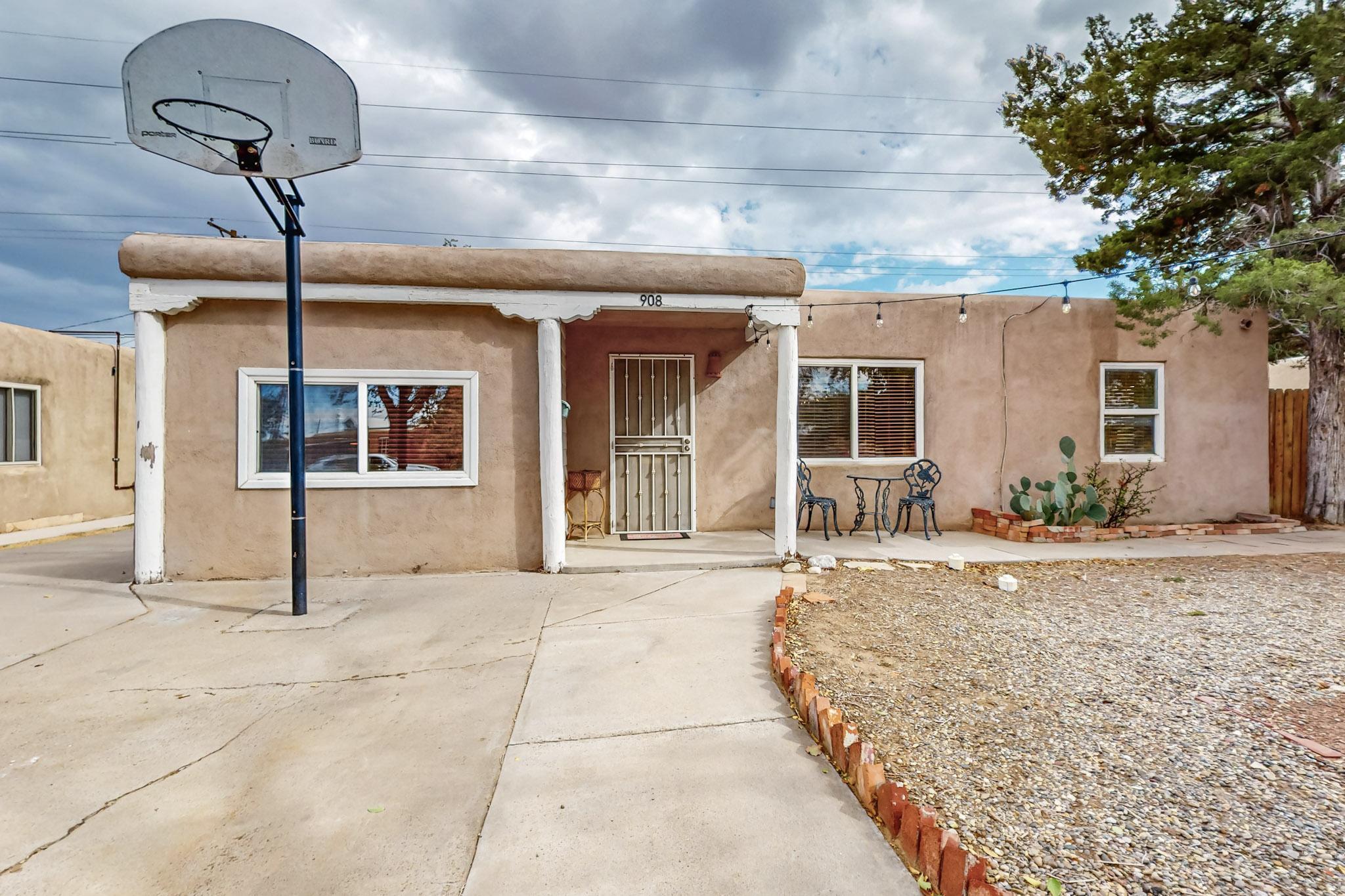 908 ORTIZ Drive NE