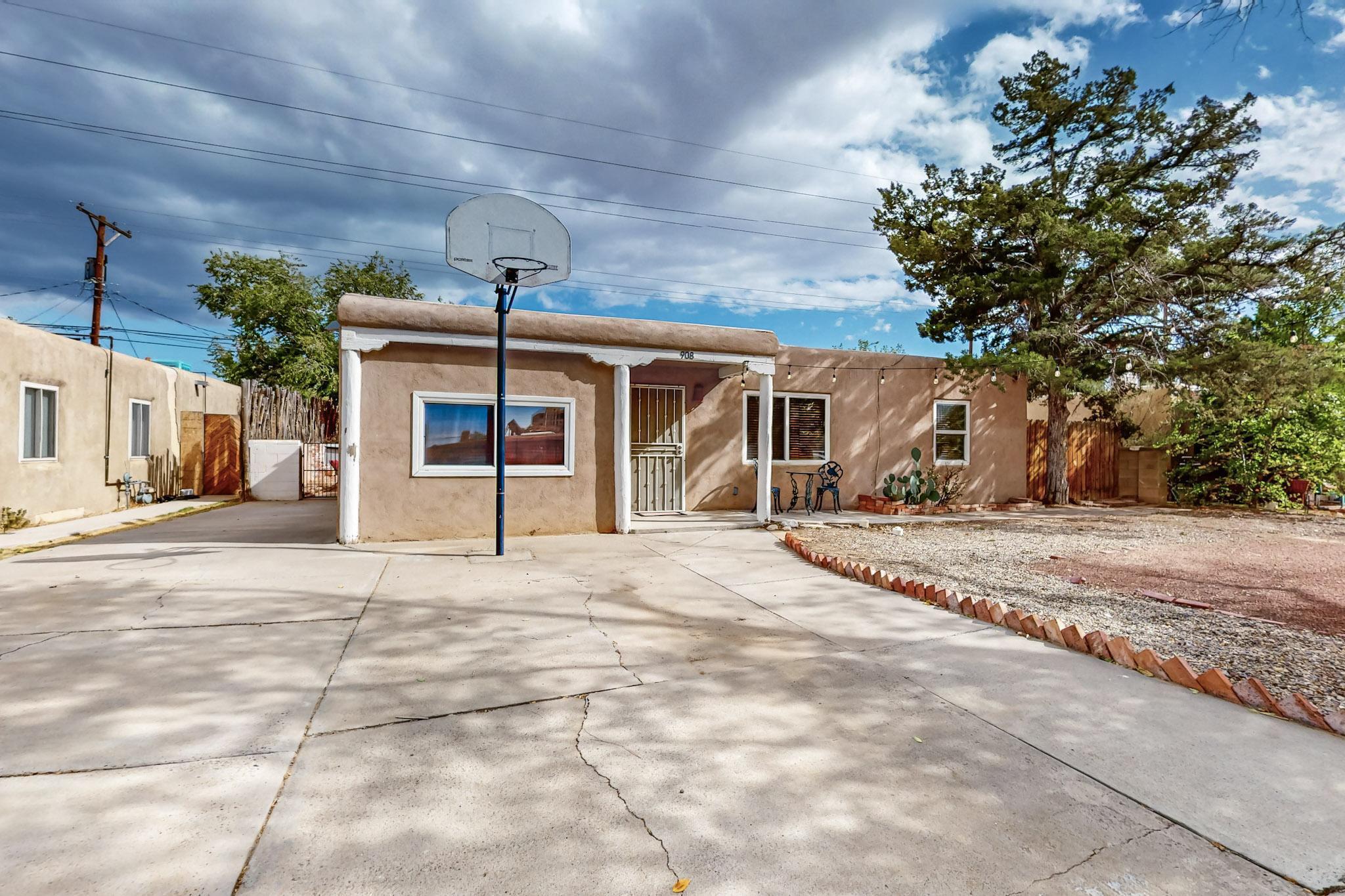 908 ORTIZ Drive NE
