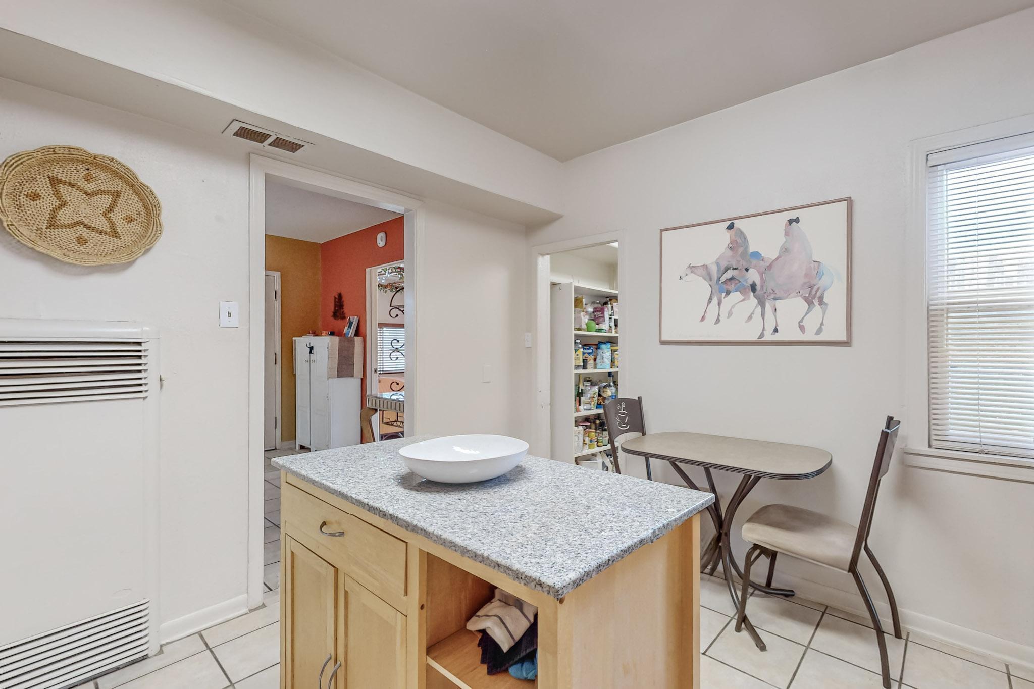 908 ORTIZ Drive NE