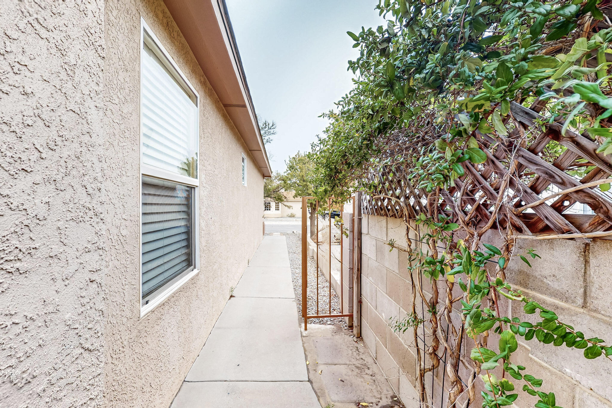 623 VISTA LUNA Lane SW