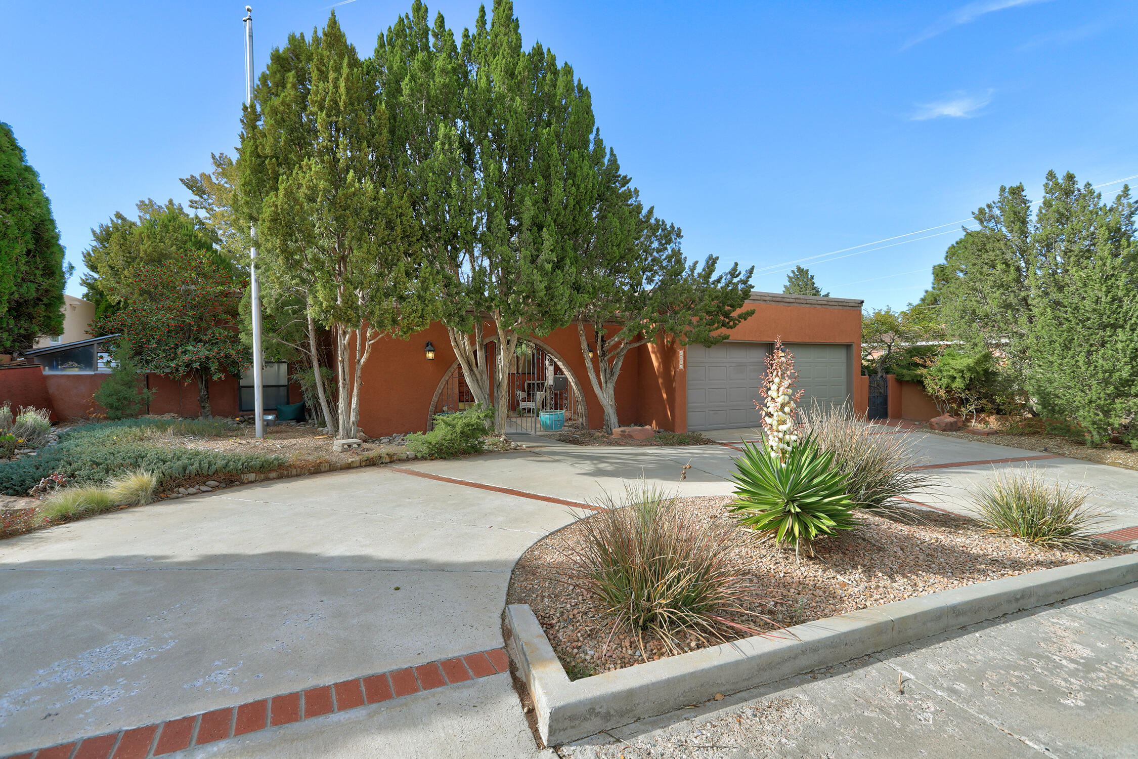 1021 WAGON TRAIN Drive SE