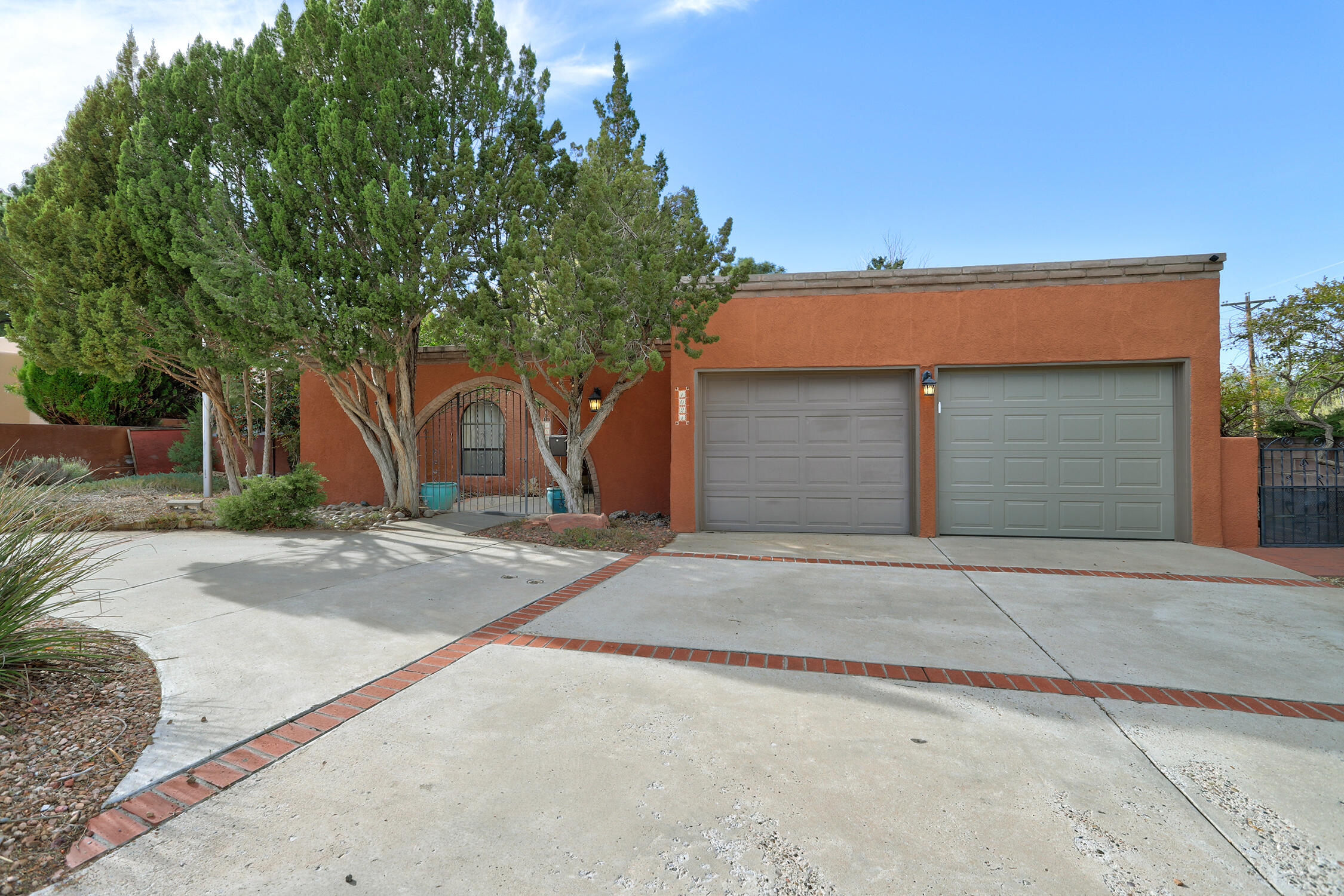1021 WAGON TRAIN Drive SE