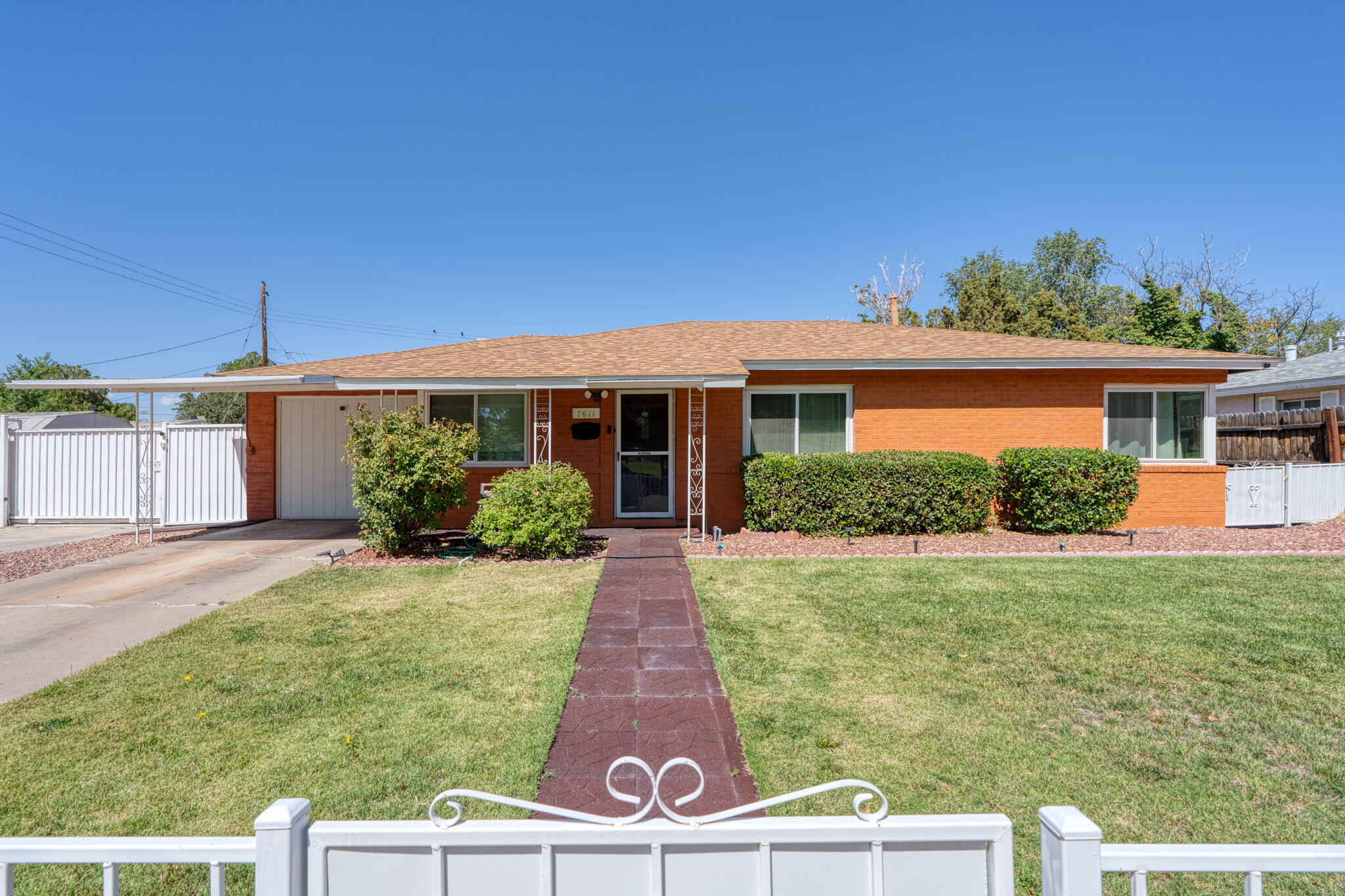 7611 APACHE Avenue NE