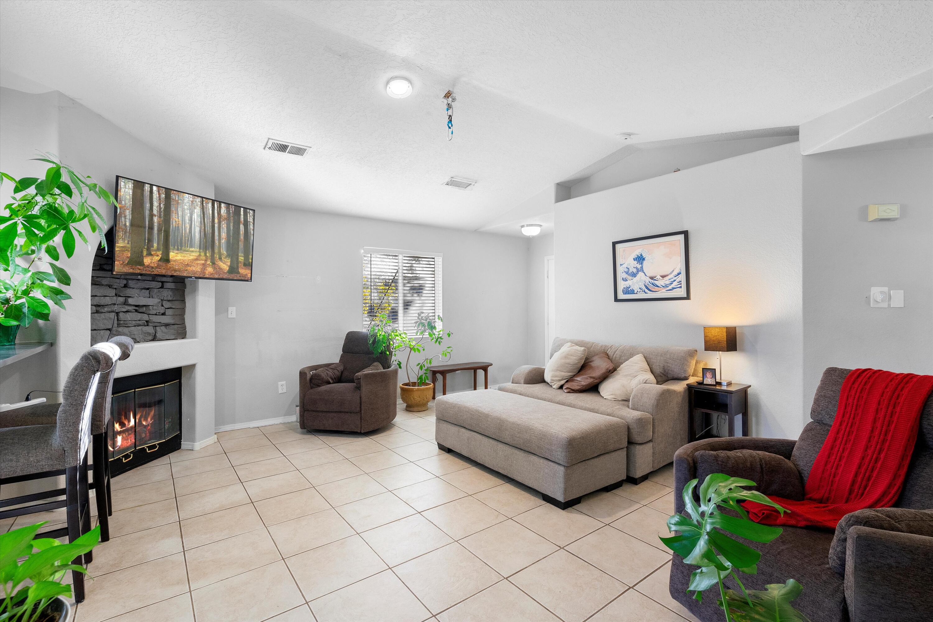 324 SAN TOMAS Lane SW