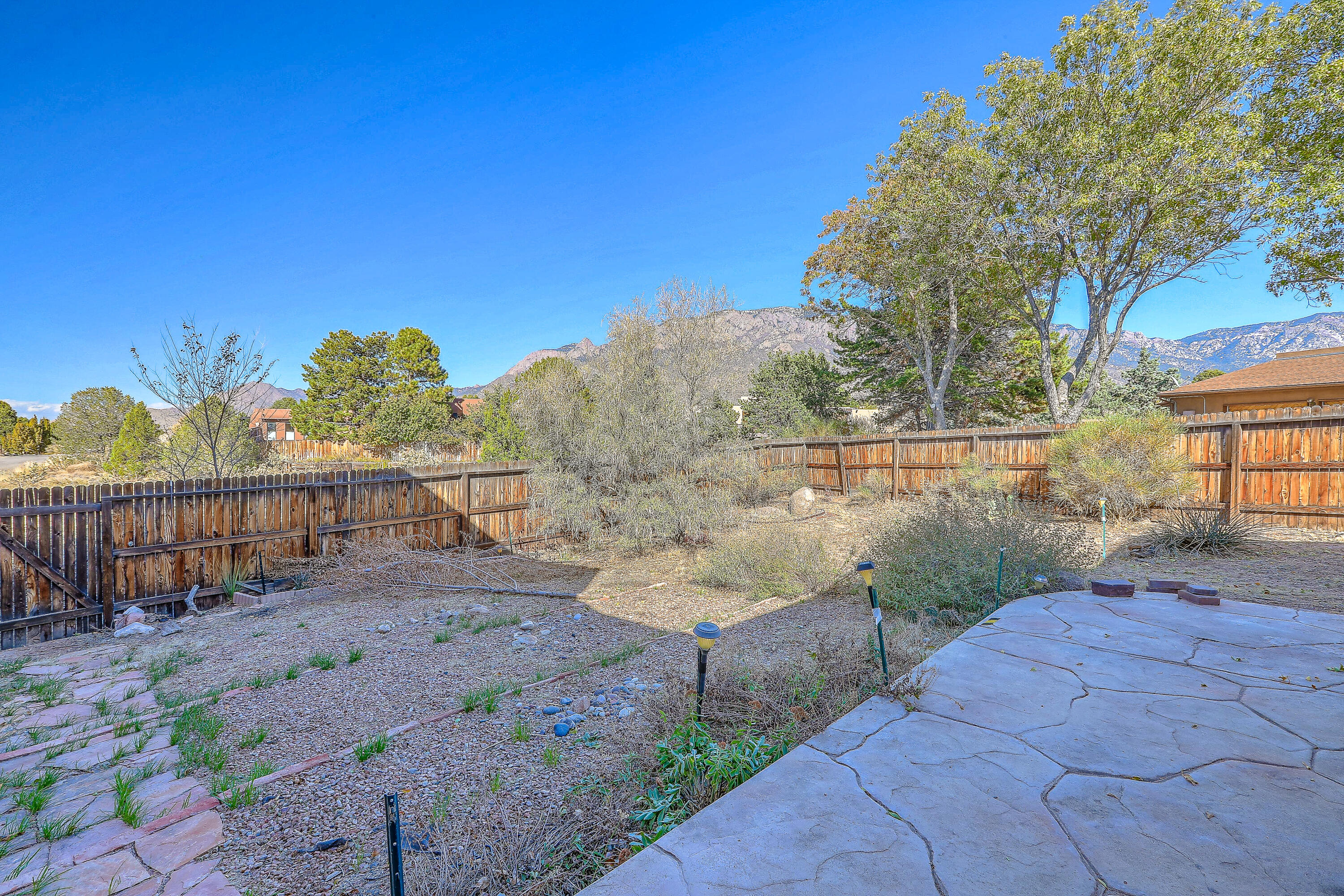 1202 MARIGOLD Drive NE