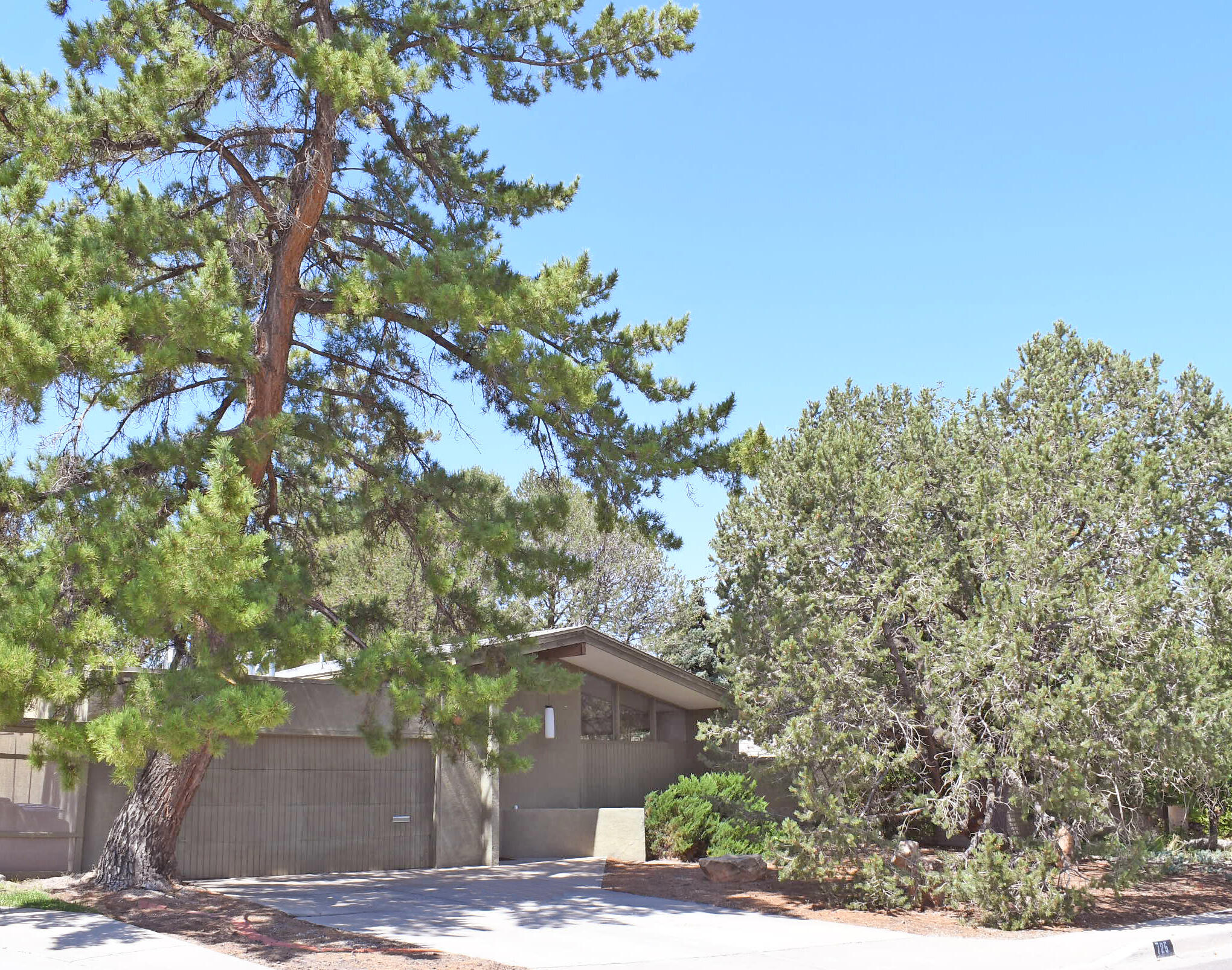 725 VALVERDE Drive SE