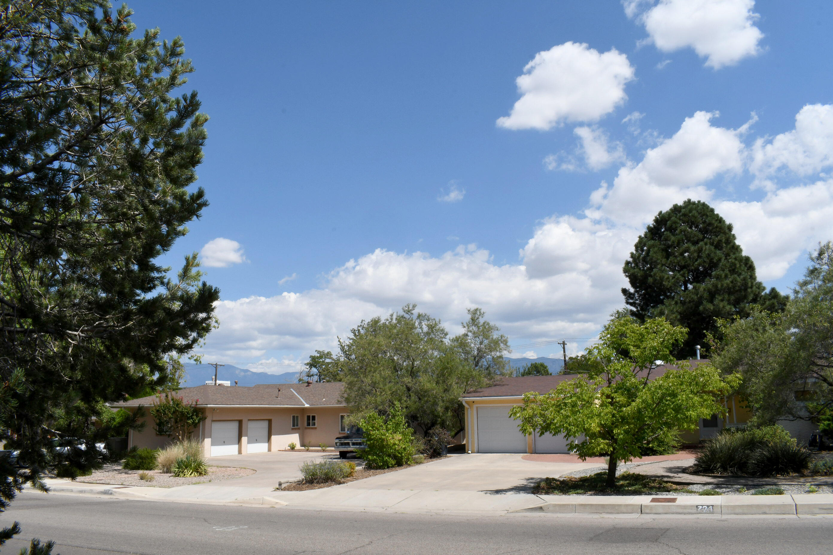 725 VALVERDE Drive SE