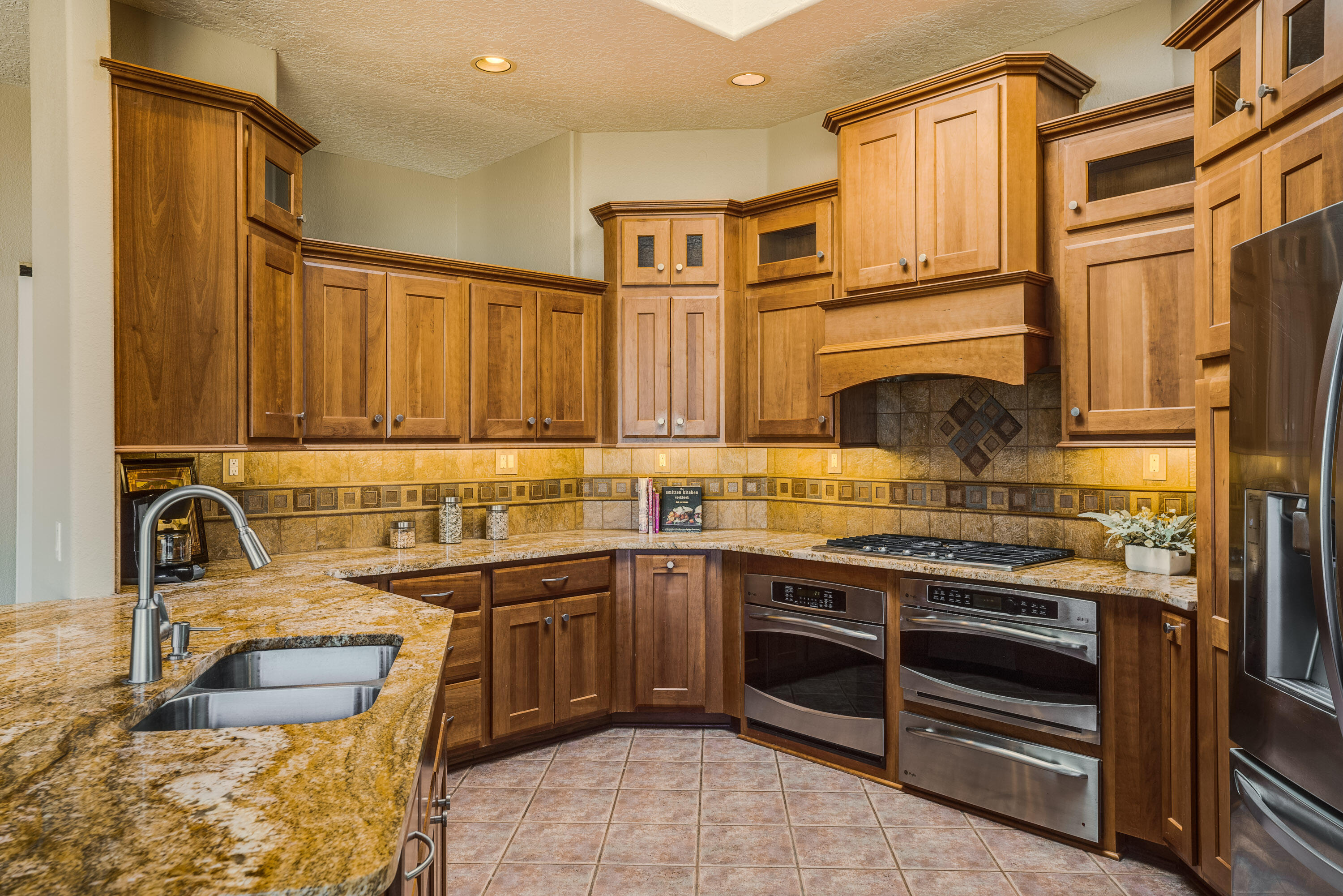 8404 VINTAGE Drive NE