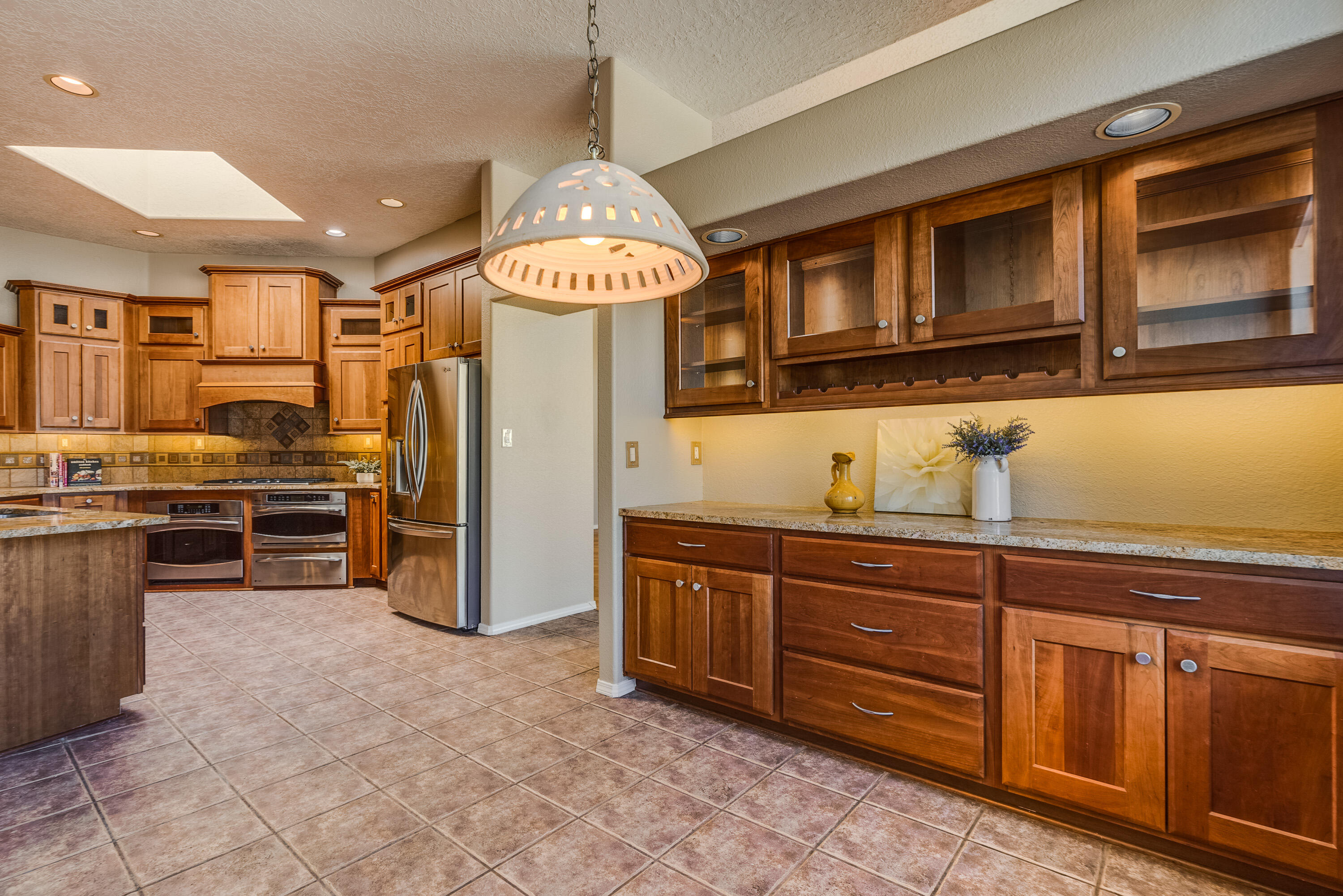 8404 VINTAGE Drive NE