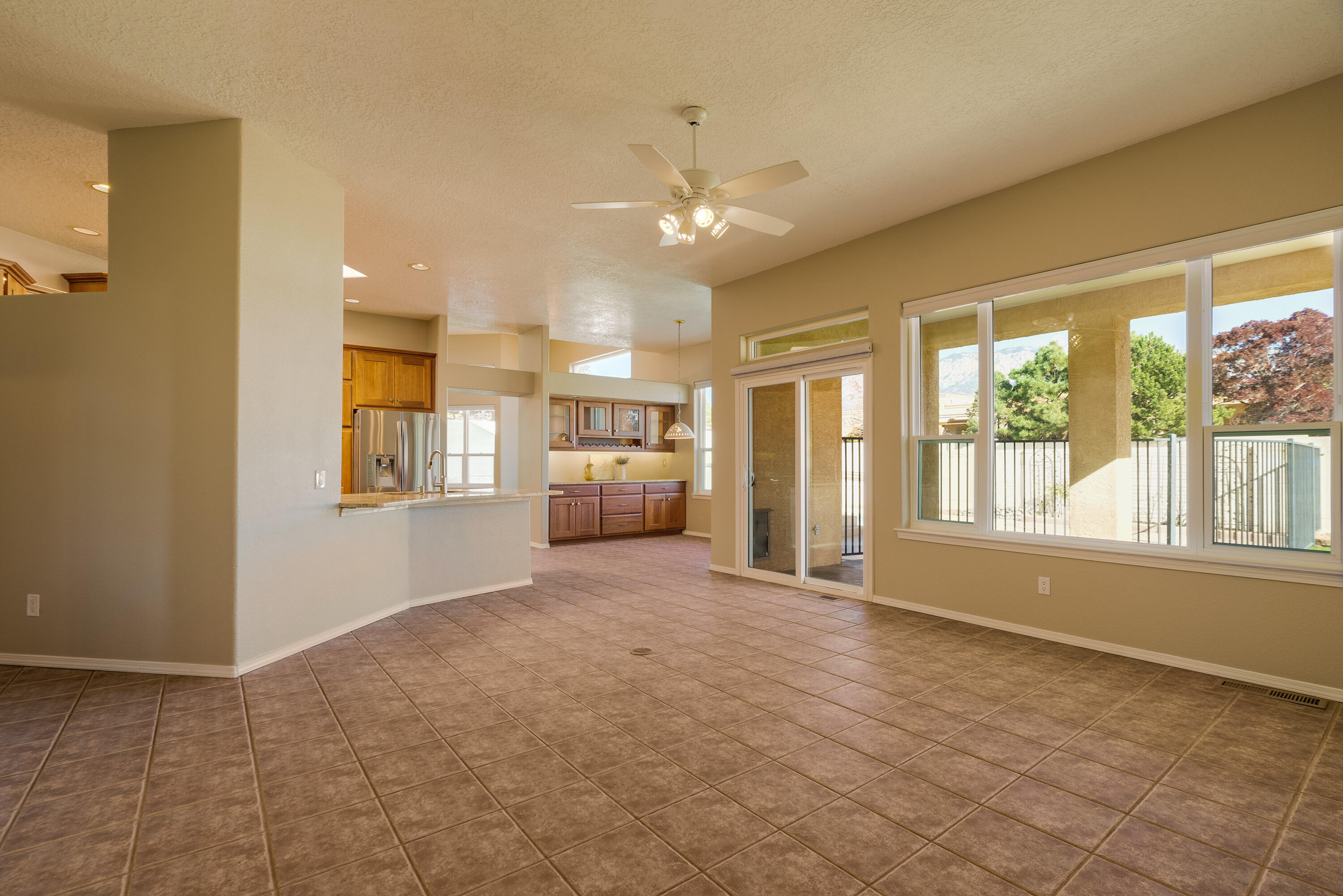 8404 VINTAGE Drive NE