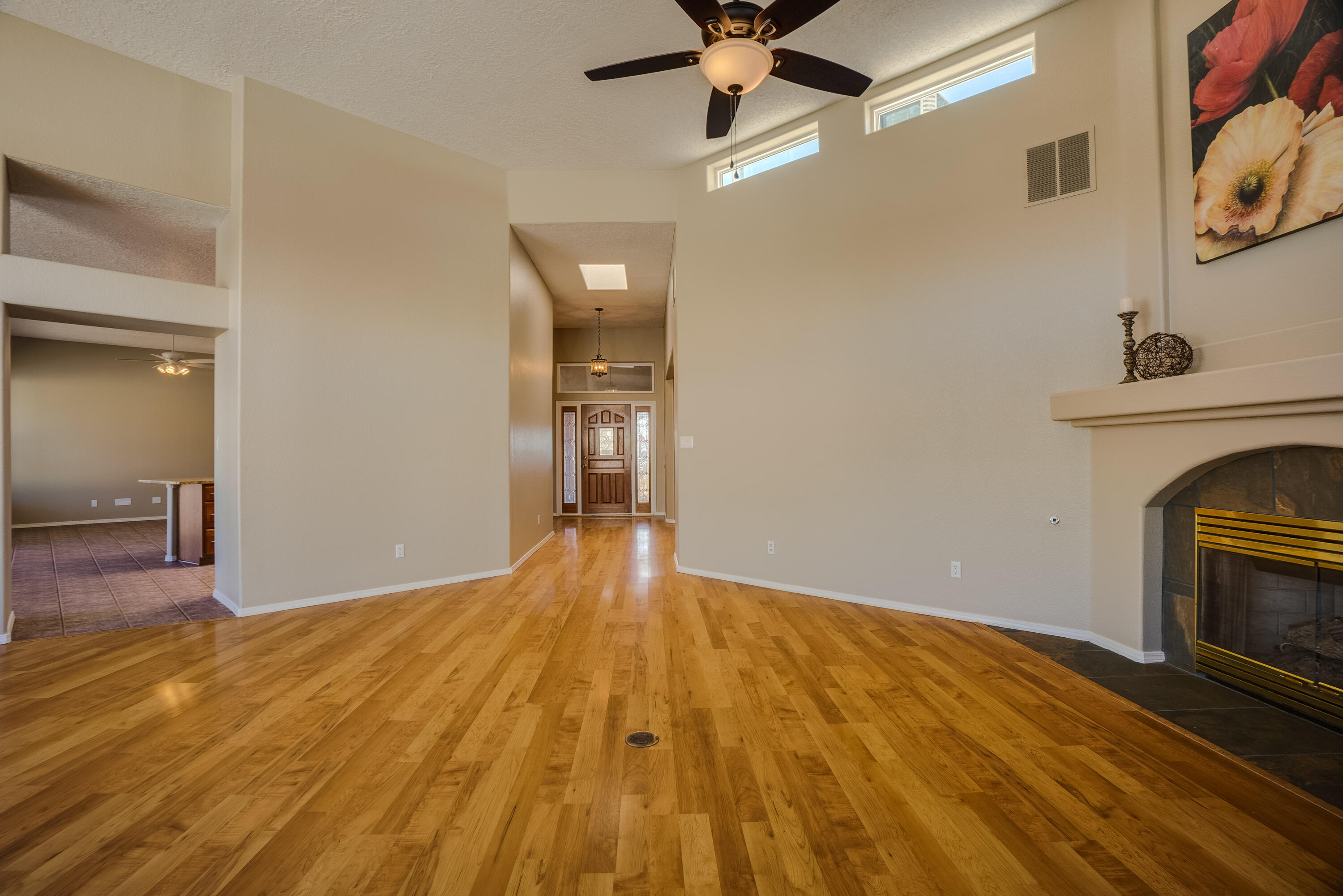 8404 VINTAGE Drive NE