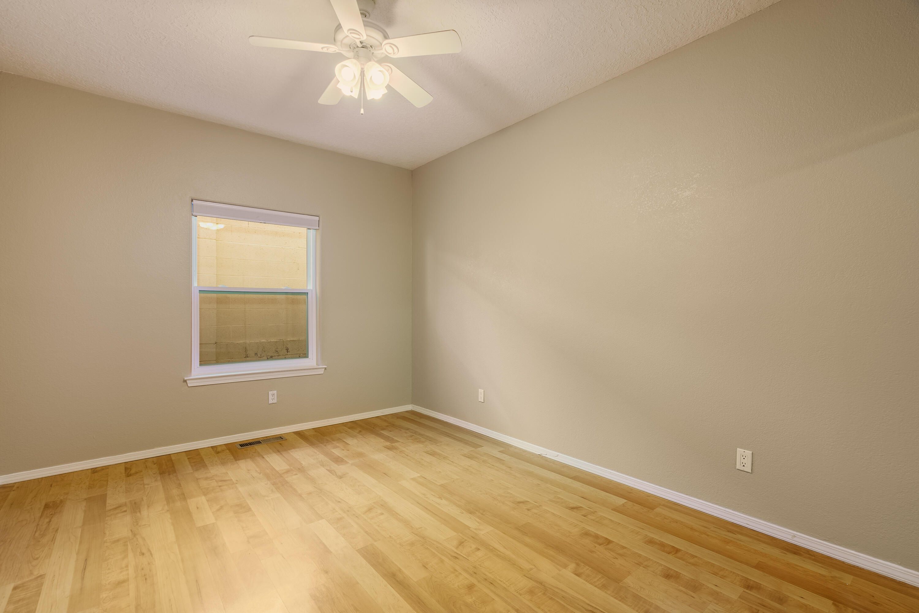 8404 VINTAGE Drive NE
