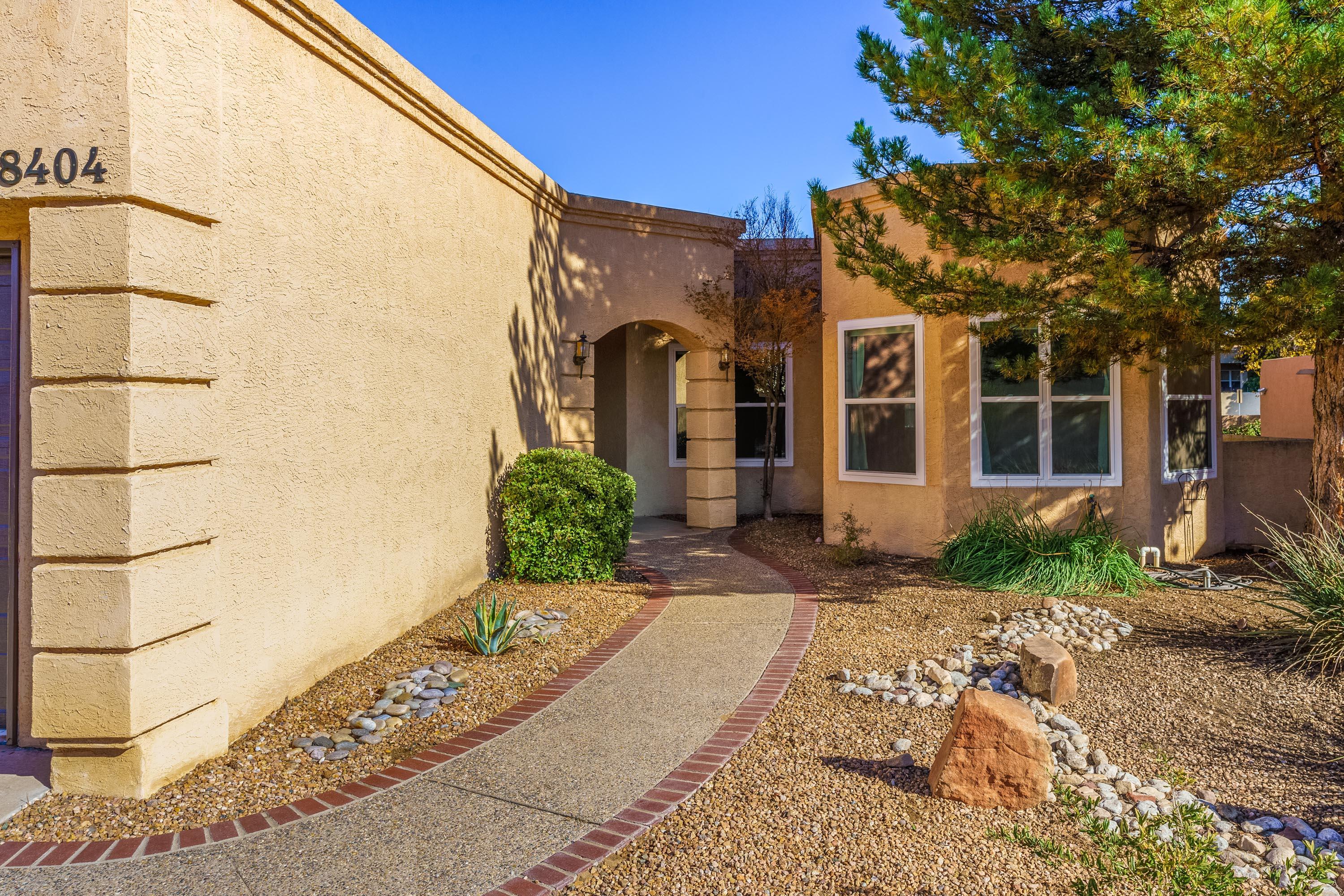 8404 VINTAGE Drive NE
