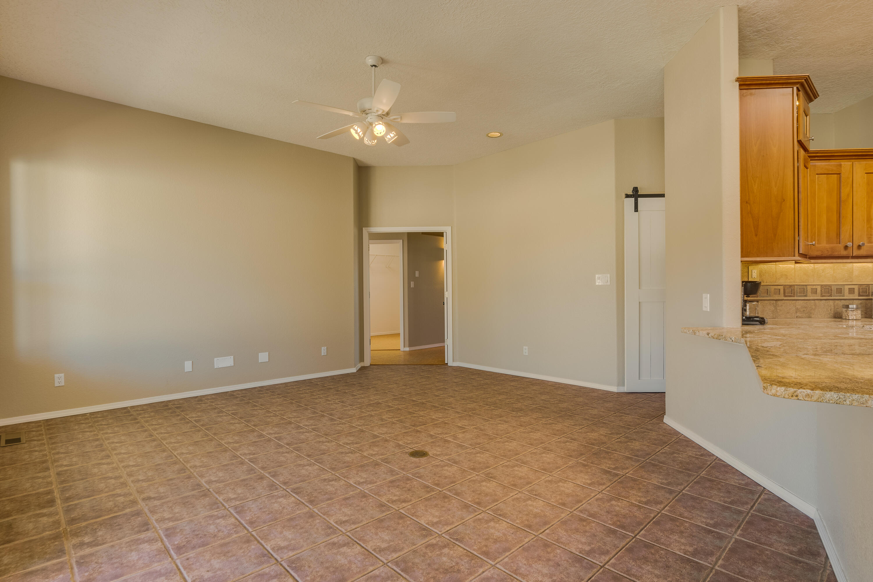8404 VINTAGE Drive NE