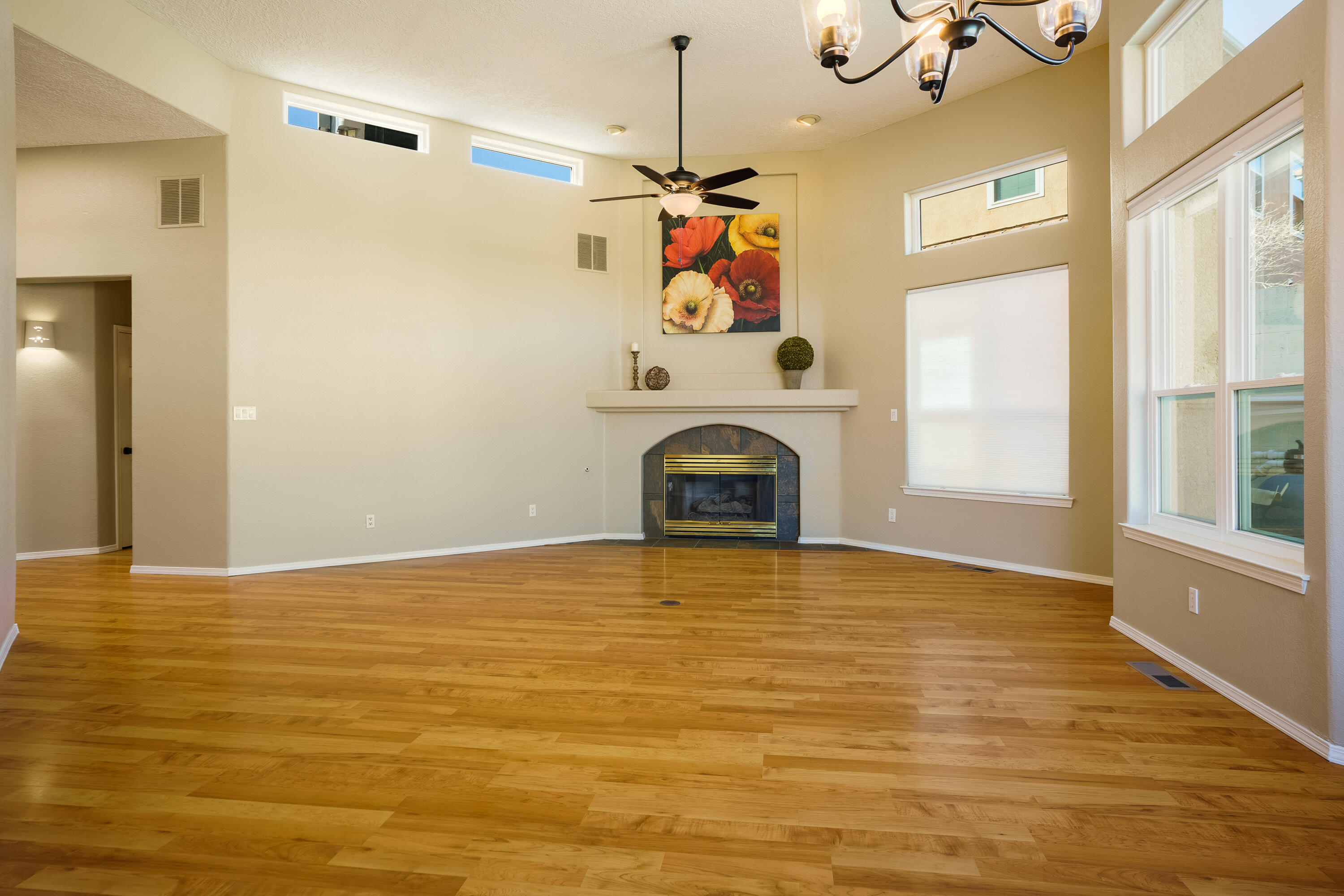 8404 VINTAGE Drive NE