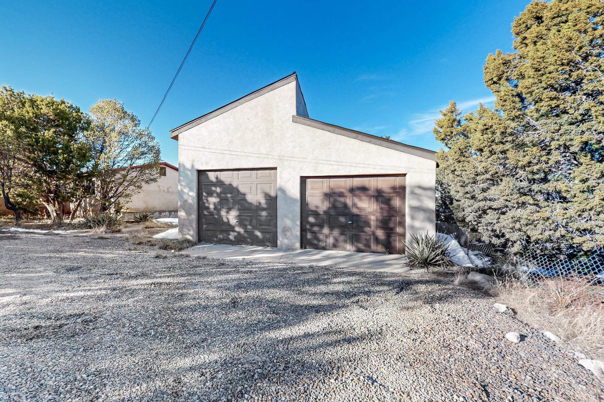 11 Lucas Road