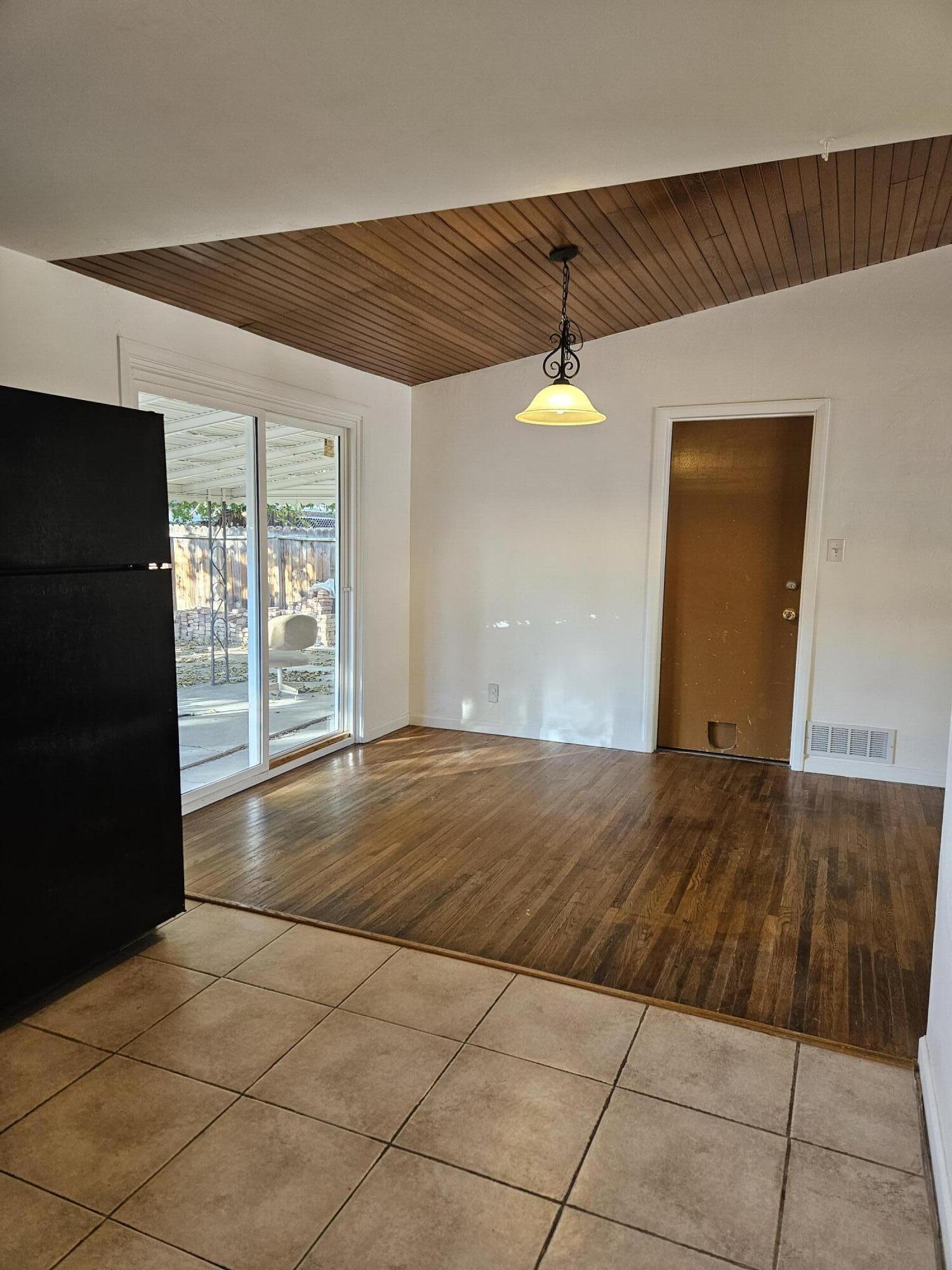 2821 ARIZONA Street NE