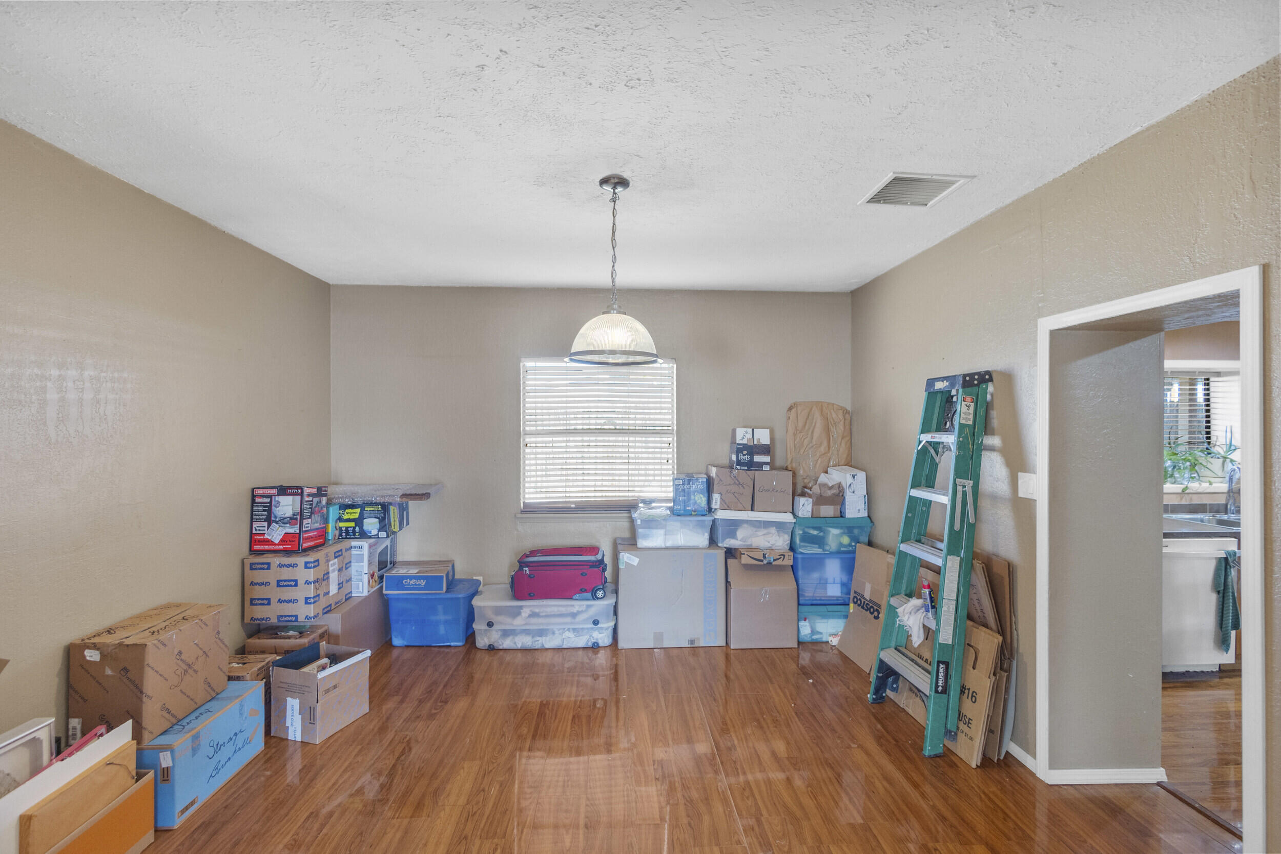 313 S SIXTH Street